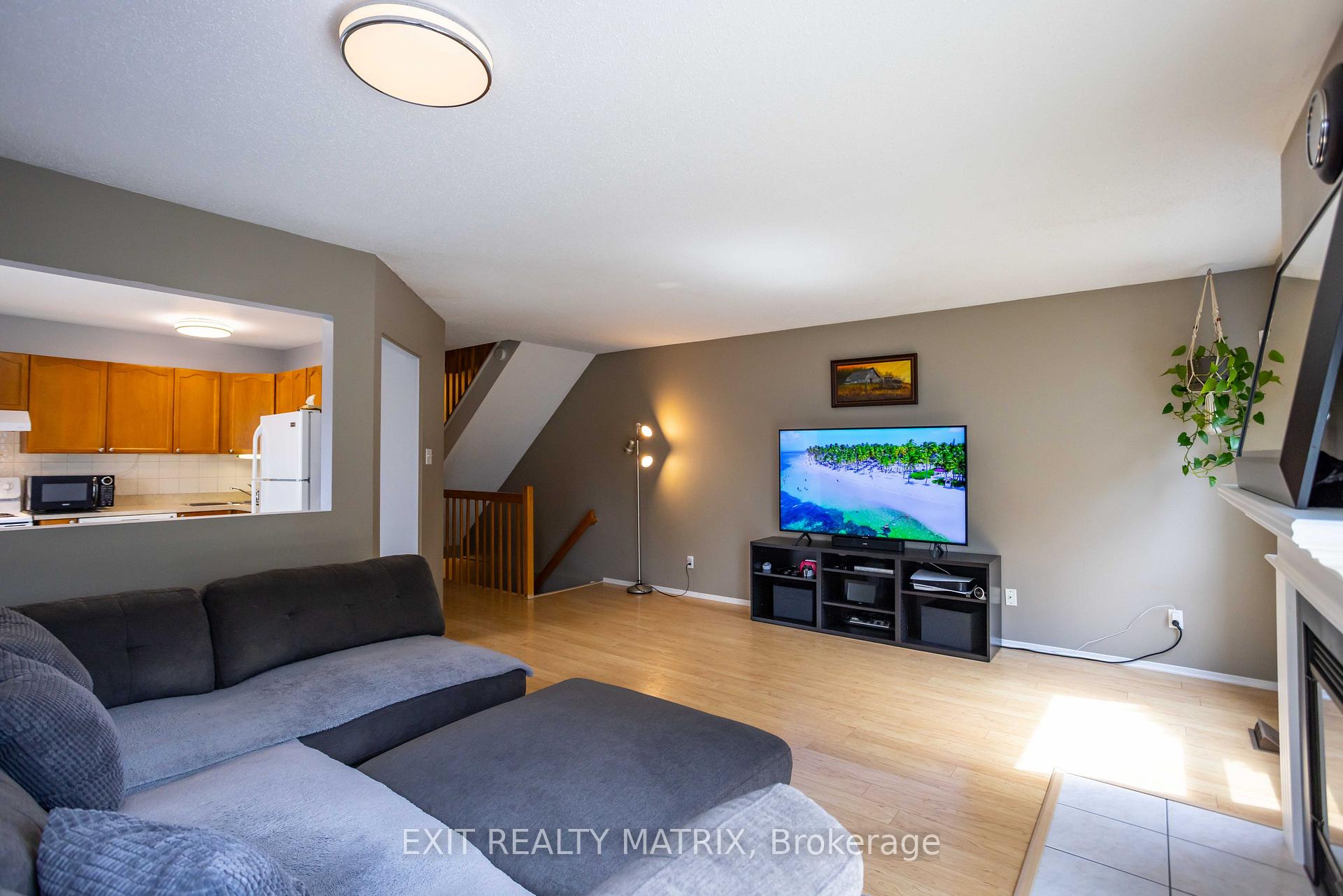 Photo 9 of 1521 Briarfield Crescent, Ottawa, Fallingbrook/Ridgemount — HOMEH