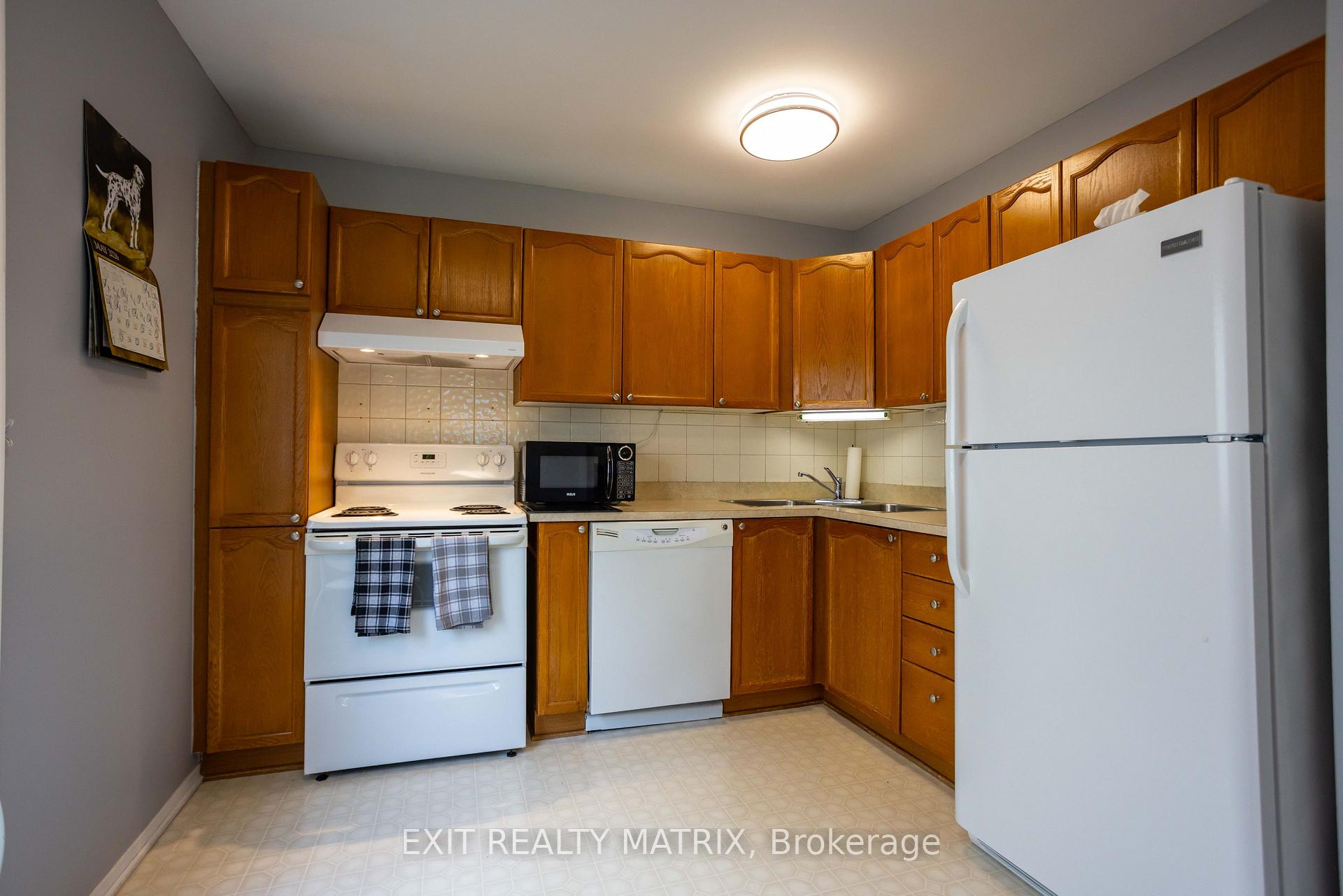 Photo 10 of 1521 Briarfield Crescent, Ottawa, Fallingbrook/Ridgemount — HOMEH