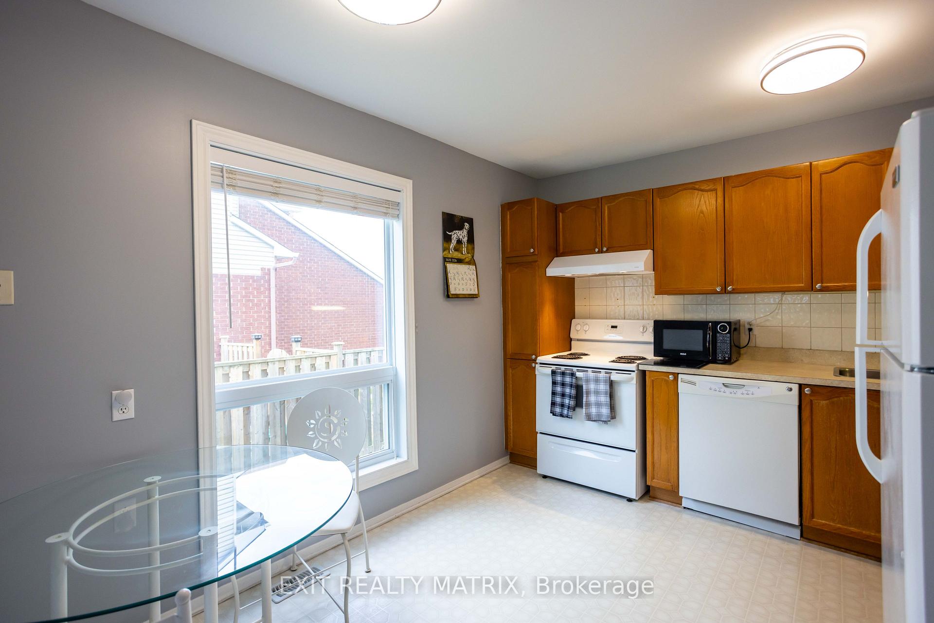 Photo 11 of 1521 Briarfield Crescent, Ottawa, Fallingbrook/Ridgemount — HOMEH