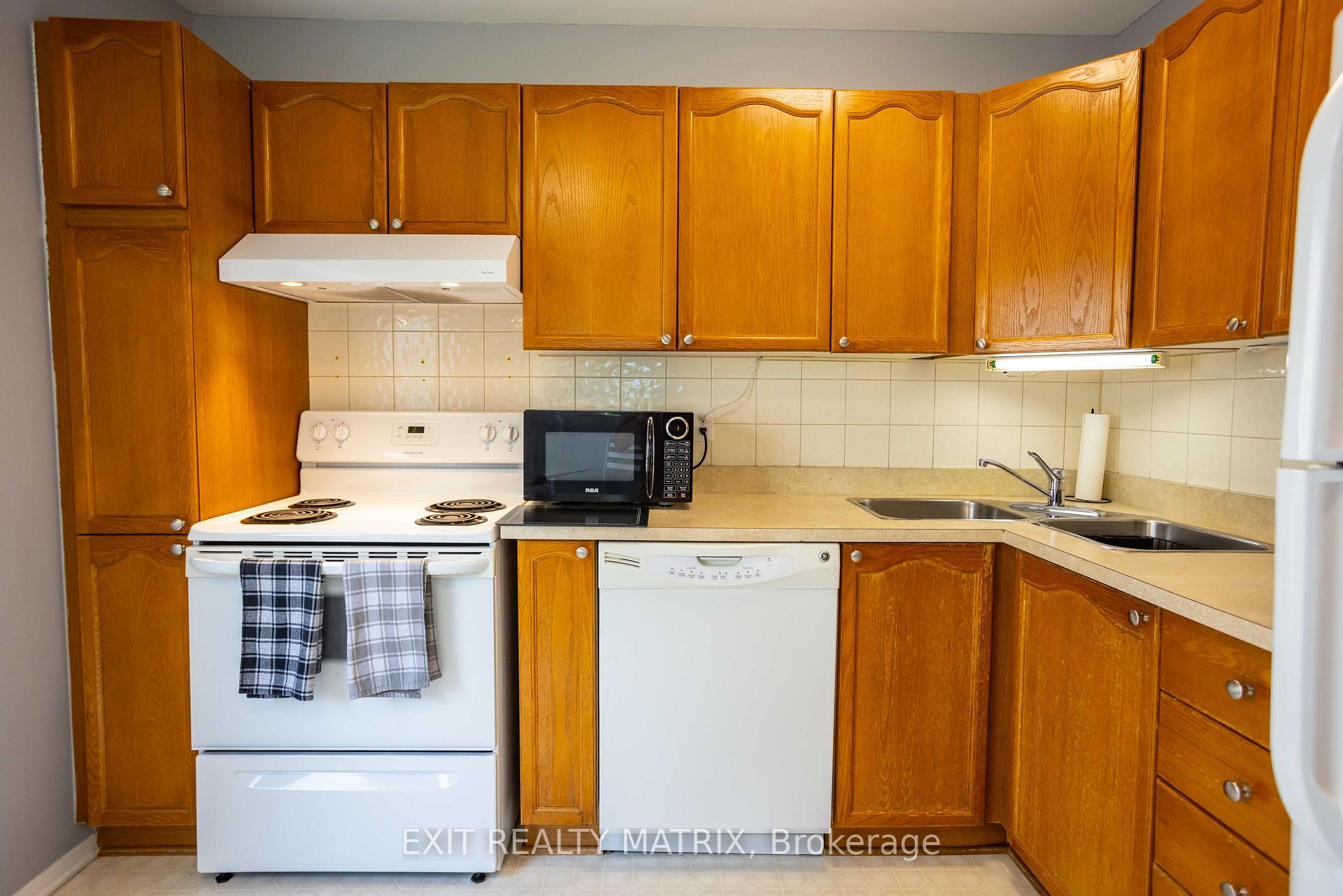 Photo 13 of 1521 Briarfield Crescent, Ottawa, Fallingbrook/Ridgemount — HOMEH