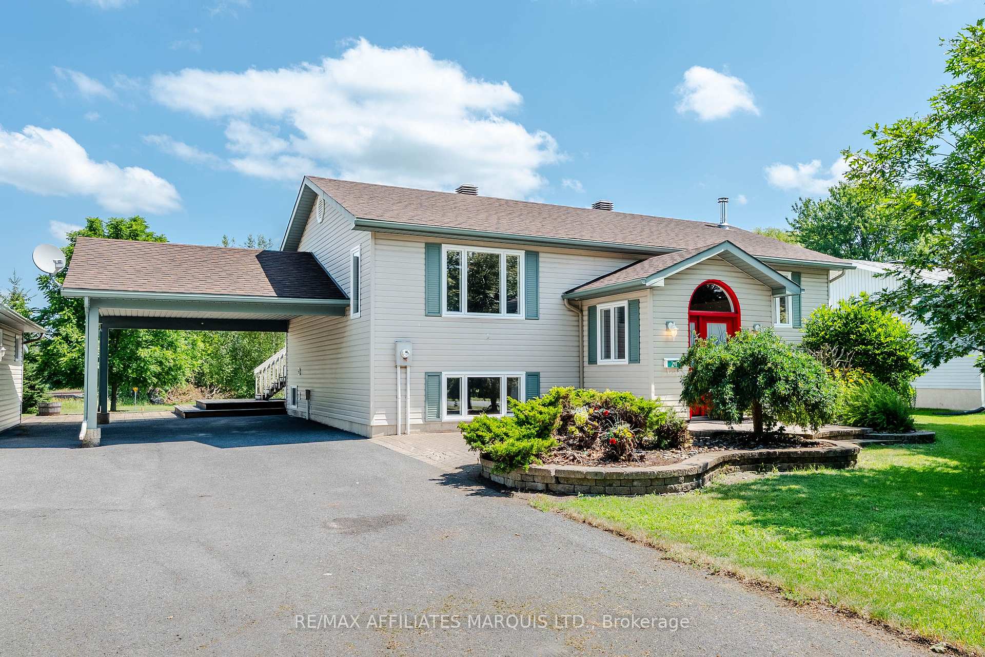 Photo 1 of 24 Nelson Street, North Stormont, Finch — HOMEH