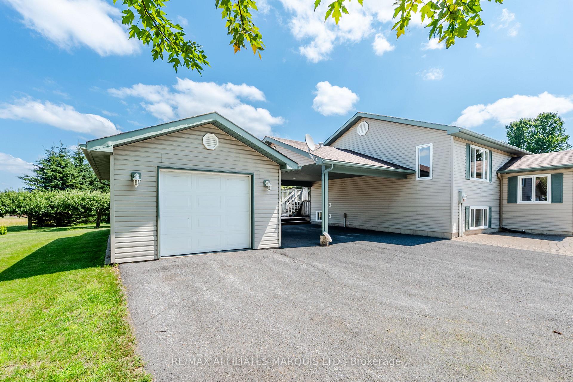 Photo 3 of 24 Nelson Street, North Stormont, Finch — HOMEH