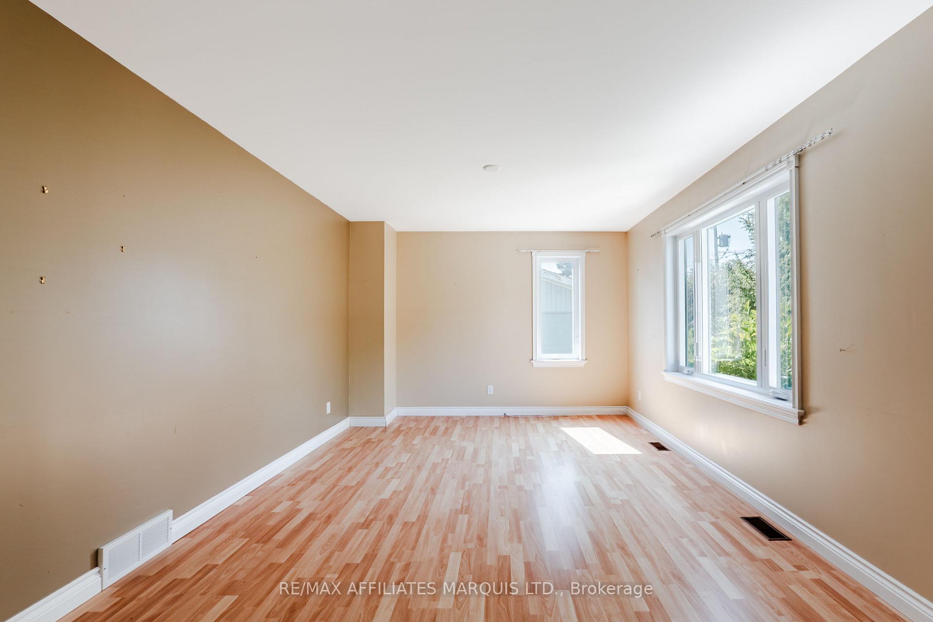 Photo 12 of 24 Nelson Street, North Stormont, Finch — HOMEH