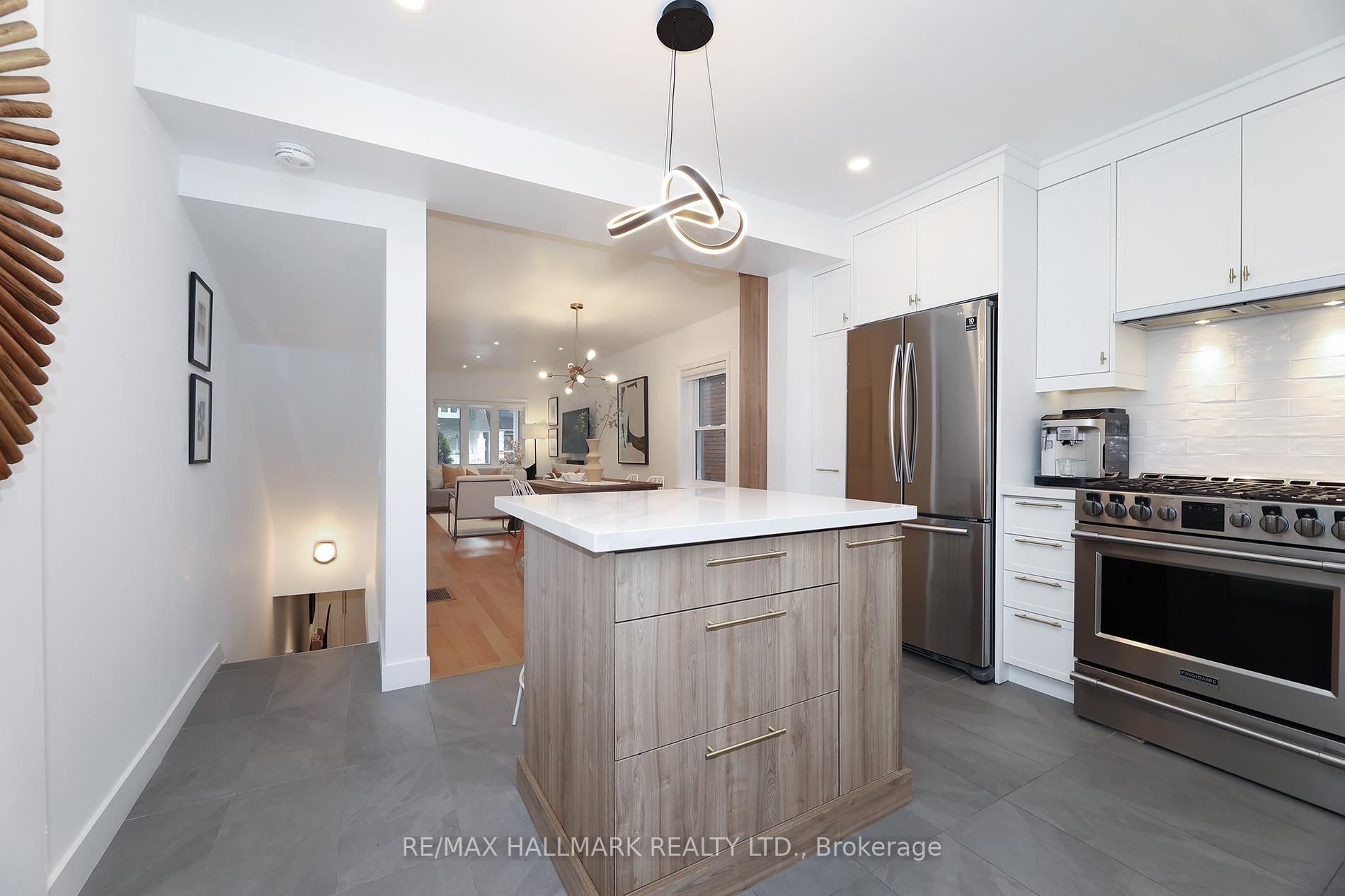 Photo 18 of 339 Scarborough Road, Toronto, The Beaches — HOMEH