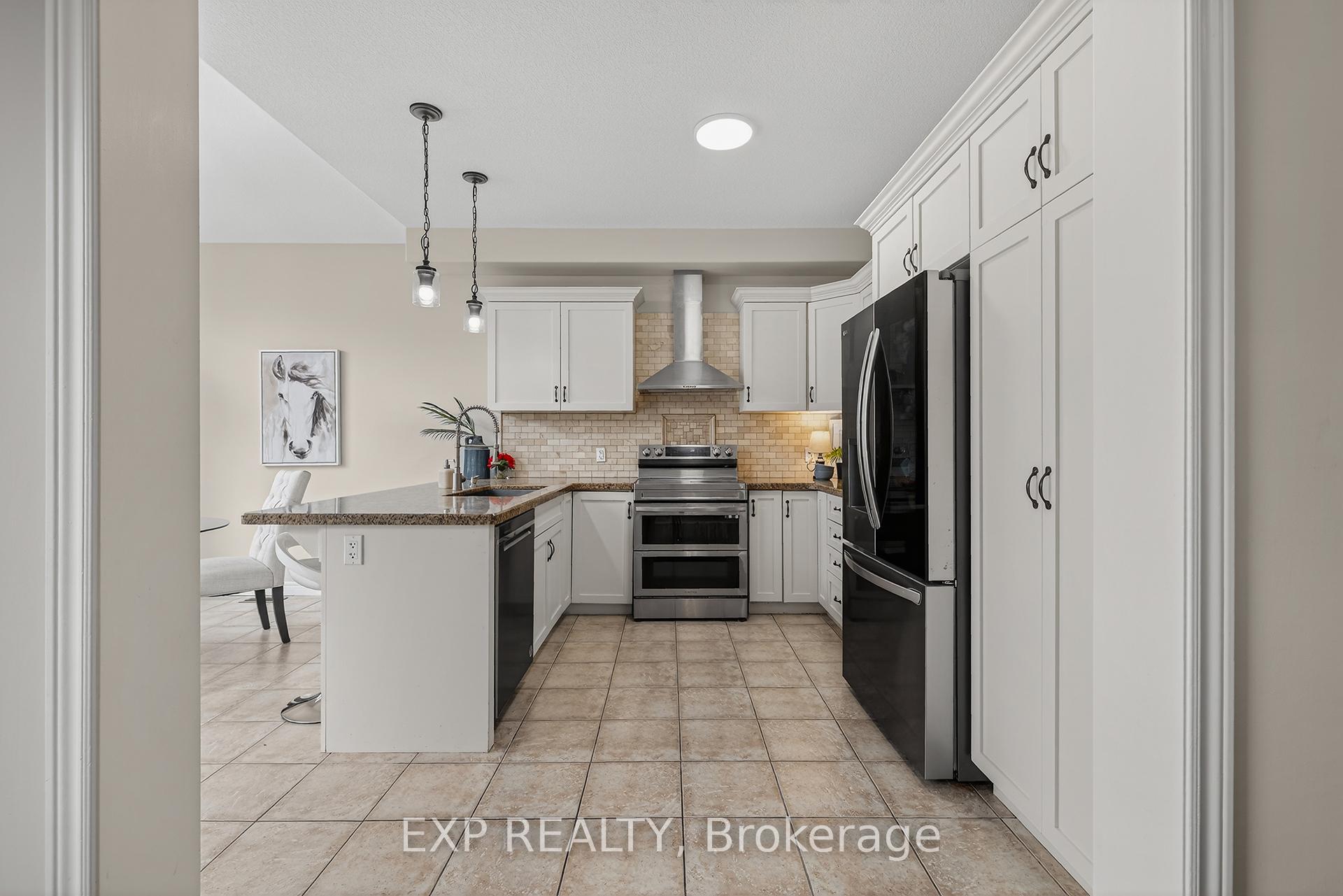 Photo 10 of 100 Garinger Crescent, Hamilton, Binbrook — HOMEH
