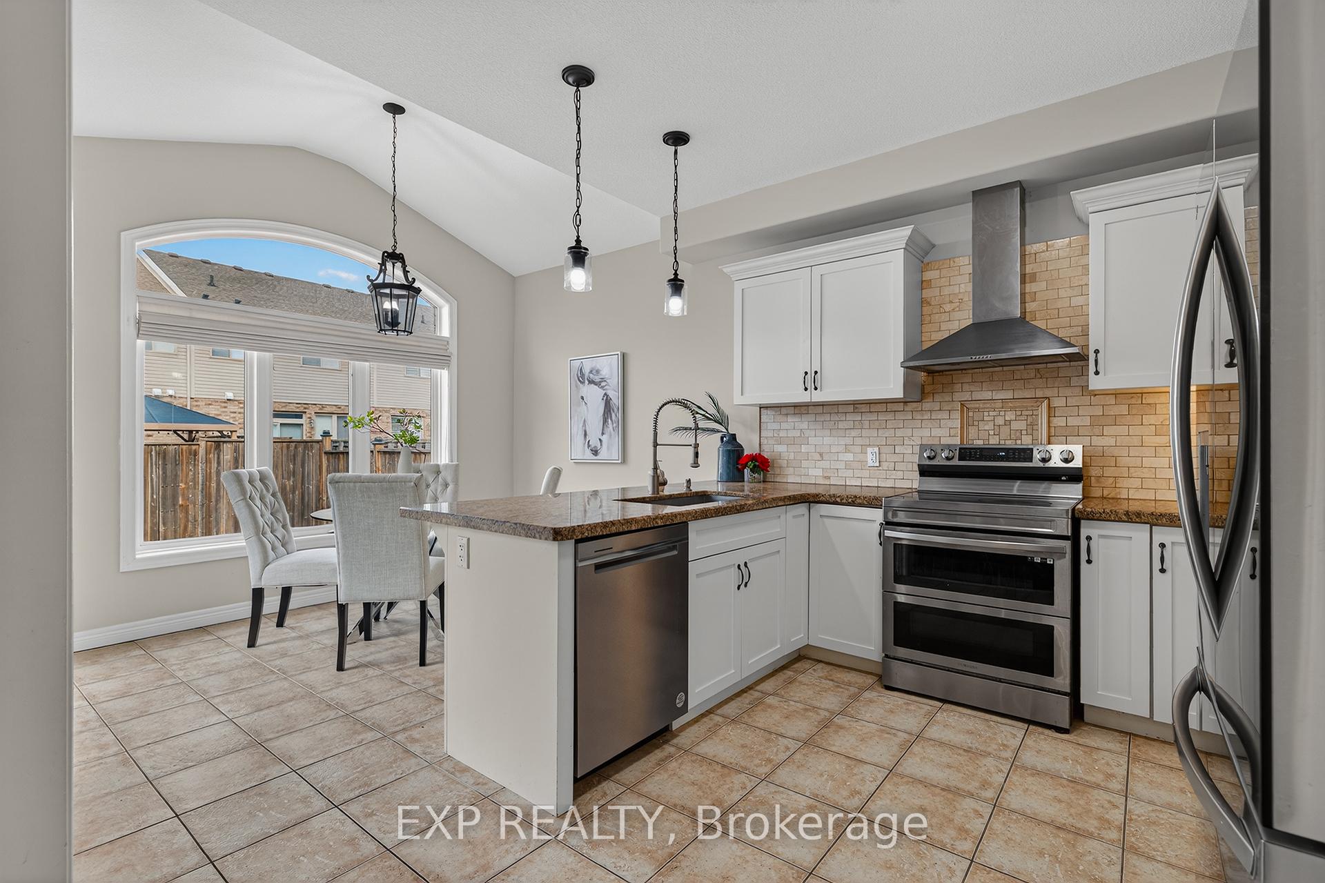 Photo 13 of 100 Garinger Crescent, Hamilton, Binbrook — HOMEH