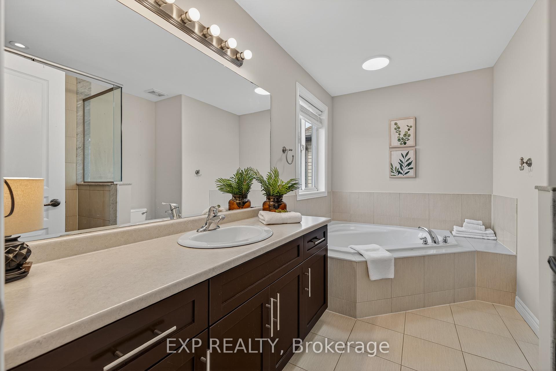 Photo 22 of 100 Garinger Crescent, Hamilton, Binbrook — HOMEH