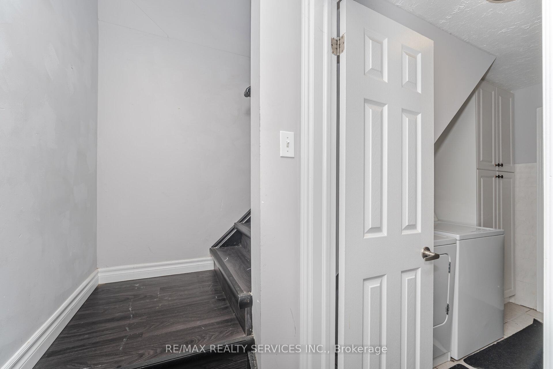 Photo 6 of Unit (Lower), 21 Beverley Street, Waterloo, Uptown West — HOMEH