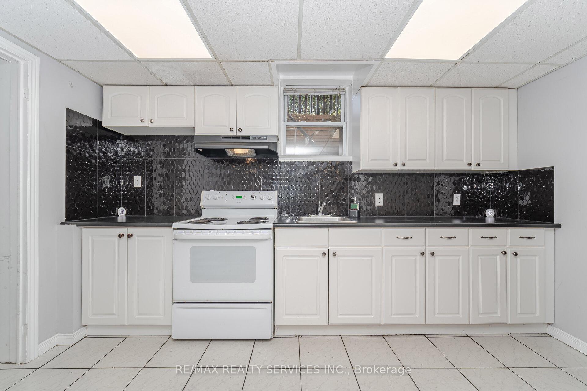 Photo 13 of Unit (Lower), 21 Beverley Street, Waterloo, Uptown West — HOMEH