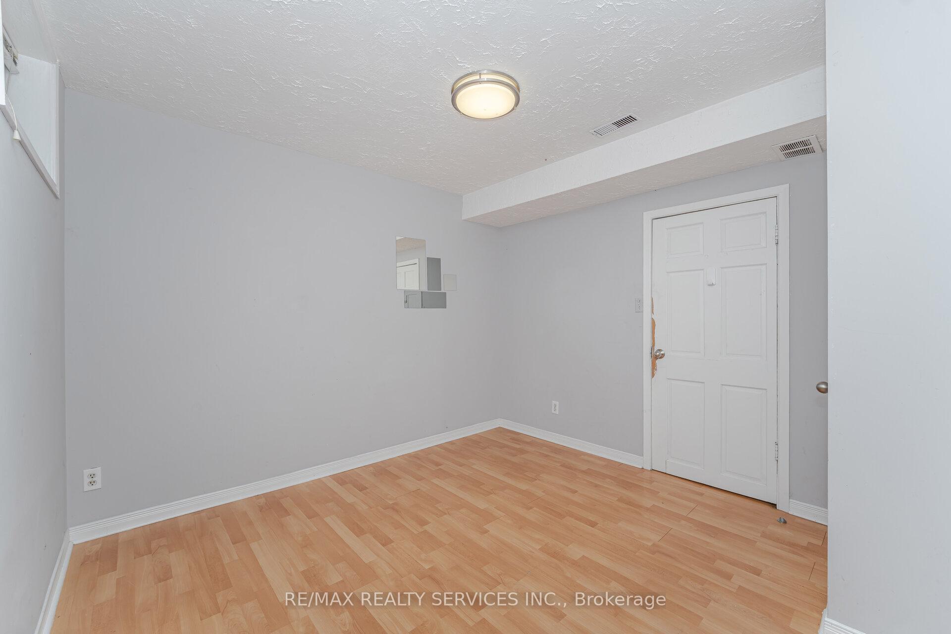 Photo 16 of Unit (Lower), 21 Beverley Street, Waterloo, Uptown West — HOMEH