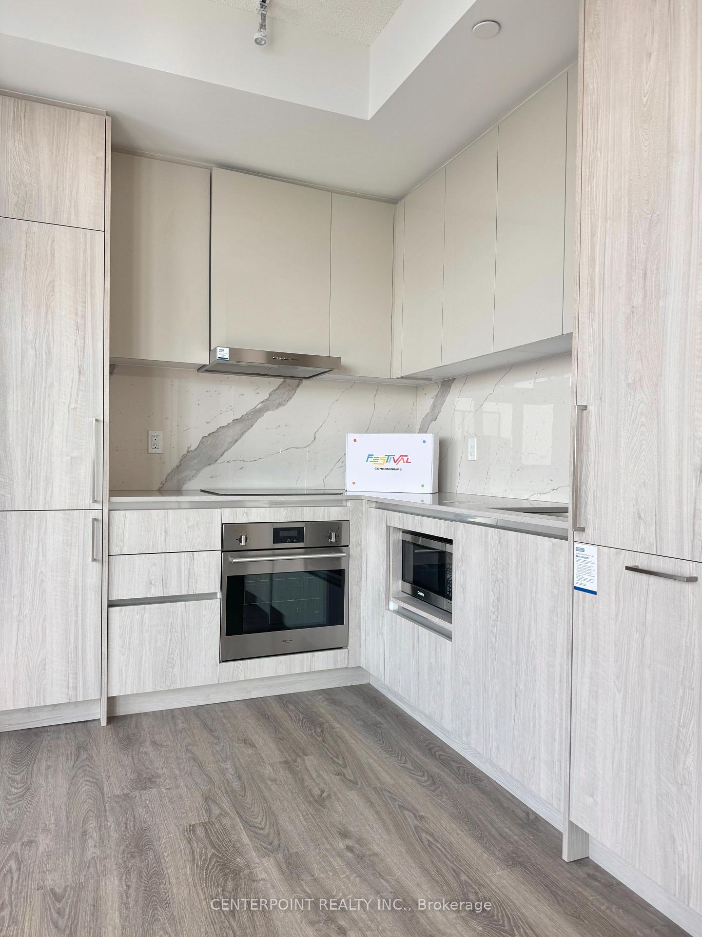 Photo 2 of Unit 5212, 195 Commerce Street, Vaughan, Vaughan Corporate Centre — HOMEH