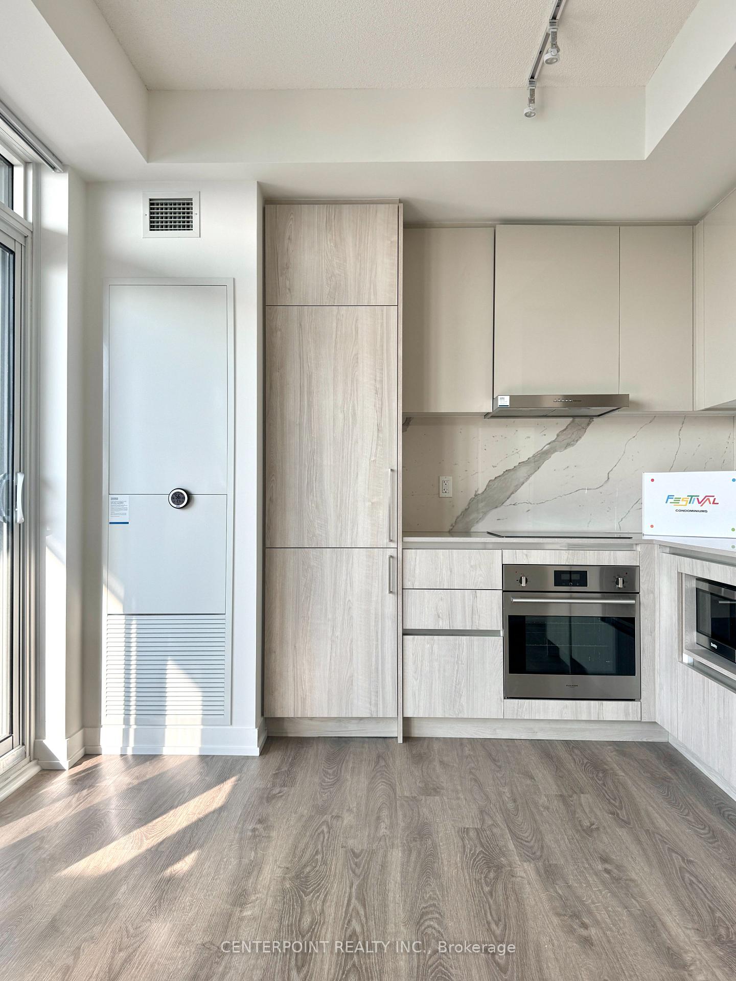 Photo 3 of Unit 5212, 195 Commerce Street, Vaughan, Vaughan Corporate Centre — HOMEH