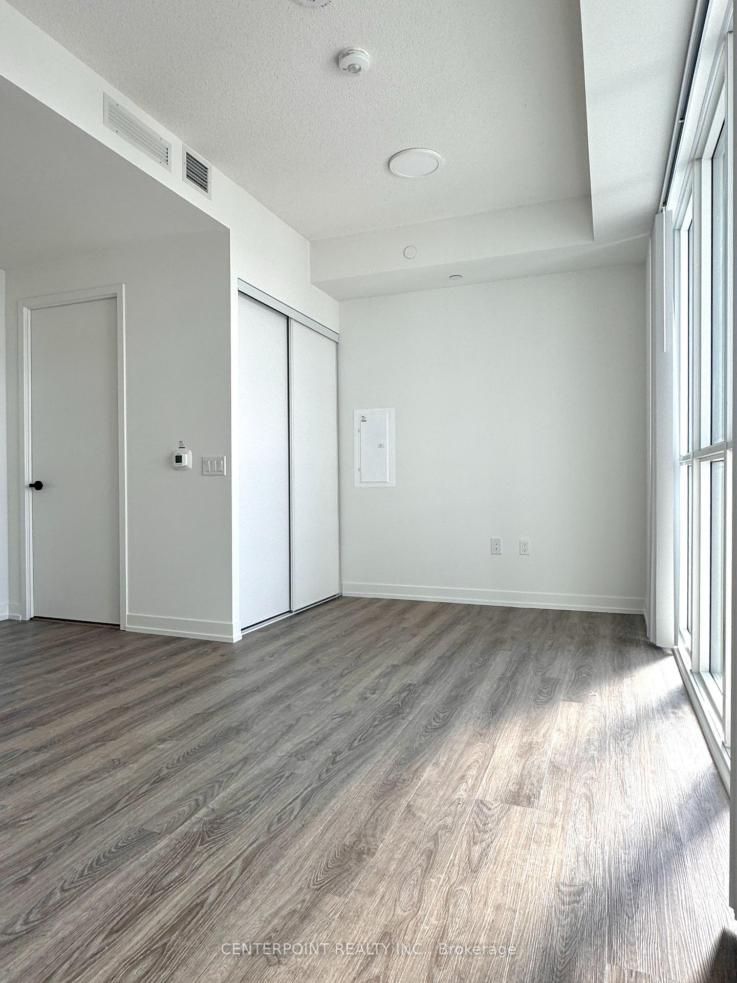 Photo 4 of Unit 5212, 195 Commerce Street, Vaughan, Vaughan Corporate Centre — HOMEH