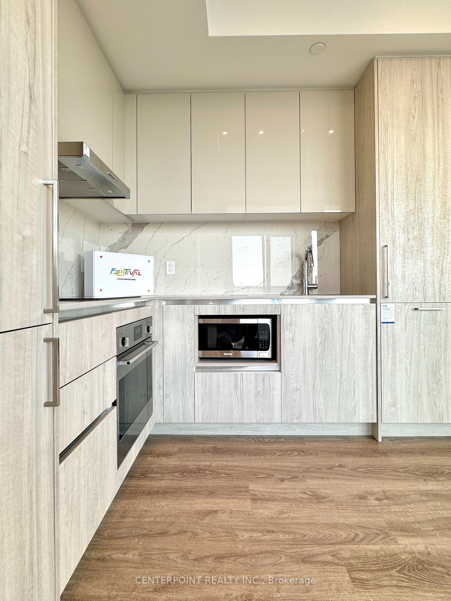 Photo 9 of Unit 5212, 195 Commerce Street, Vaughan, Vaughan Corporate Centre — HOMEH