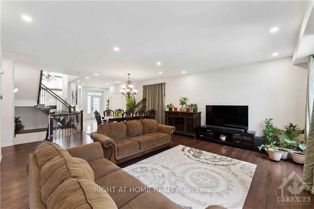 Photo 4 of 546 Peerless Street, Ottawa, Barrhaven - Cedargrove/Fraserdale — HOMEH