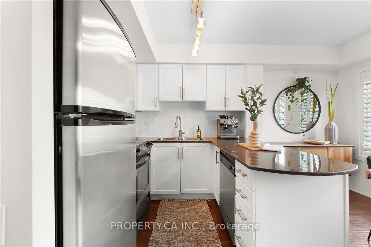 Photo 8 of Unit Th92, 9 Windermere Avenue, Toronto, High Park-Swansea — HOMEH