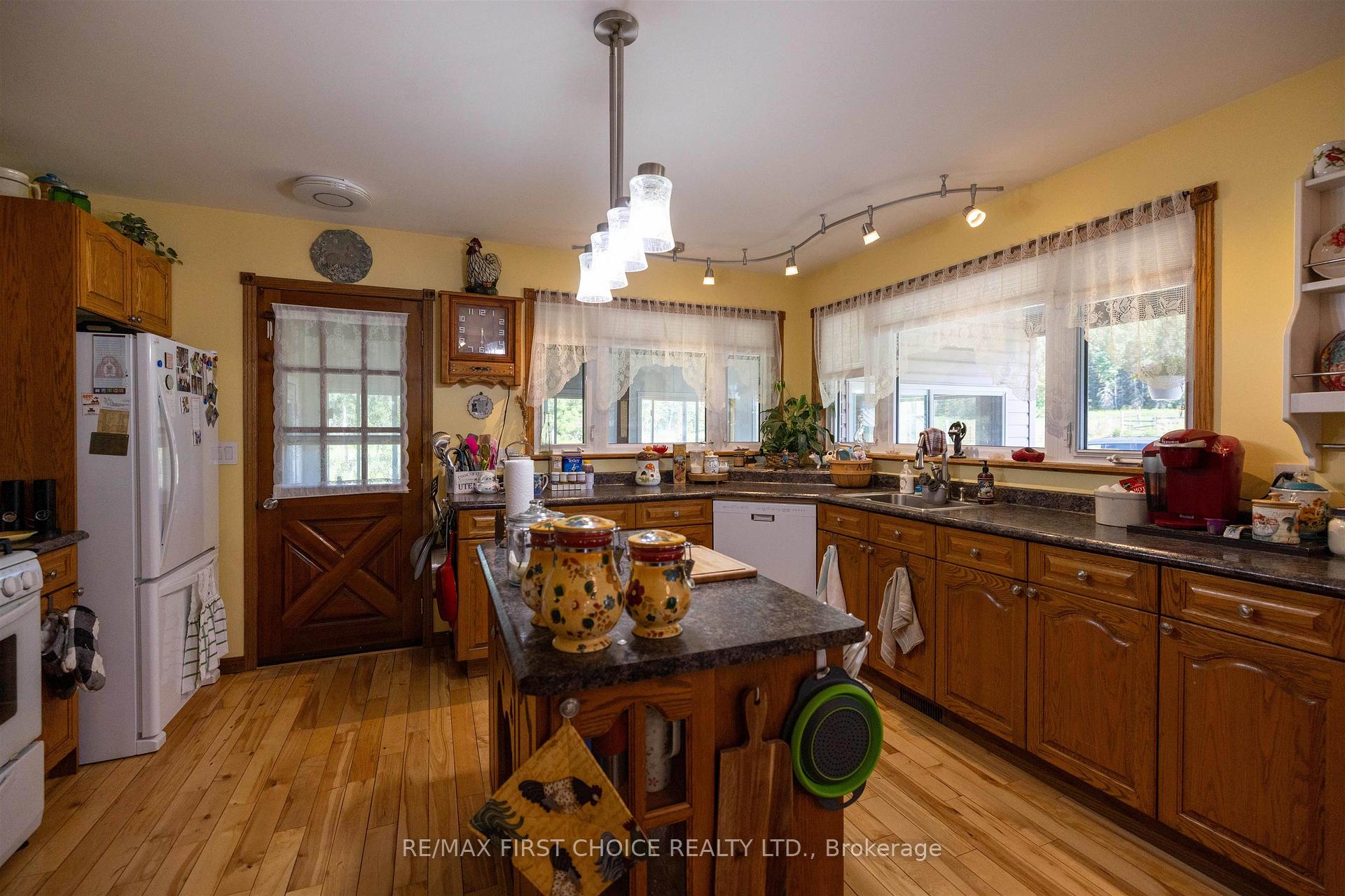 Photo 5 of 250 Falls Road, Neebing, Blake — HOMEH