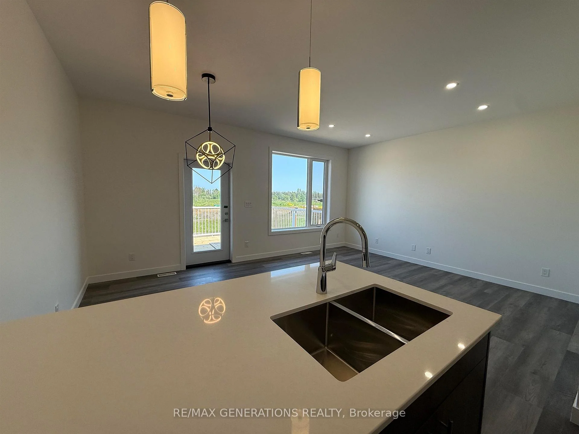 Photo 13 of 154 Bruin Crescent, Thunder Bay, Parkdale — HOMEH