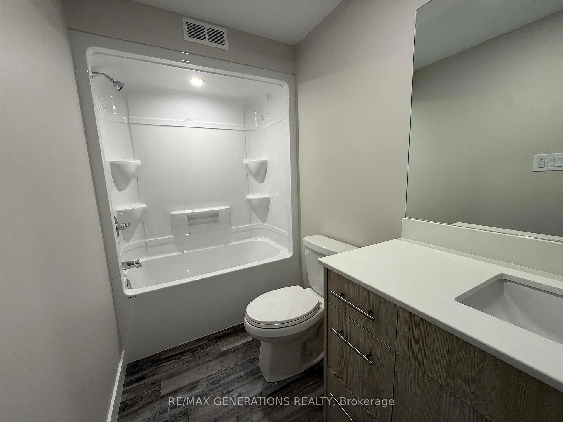Photo 17 of 154 Bruin Crescent, Thunder Bay, Parkdale — HOMEH