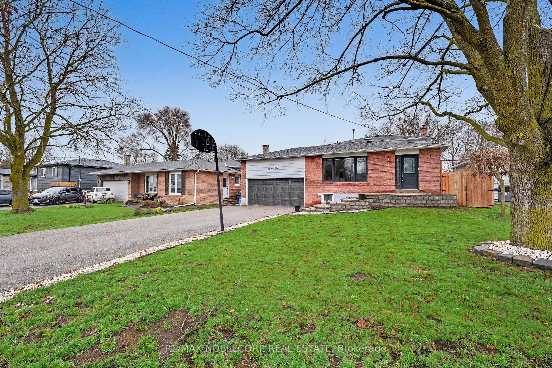 Photo 5 of 24 Maple Avenue W, New Tecumseth, Beeton — HOMEH
