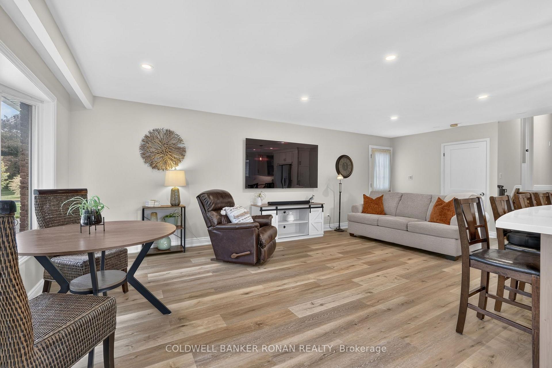 Photo 15 of 281 Tupper Boulevard, New Tecumseth, Alliston — HOMEH