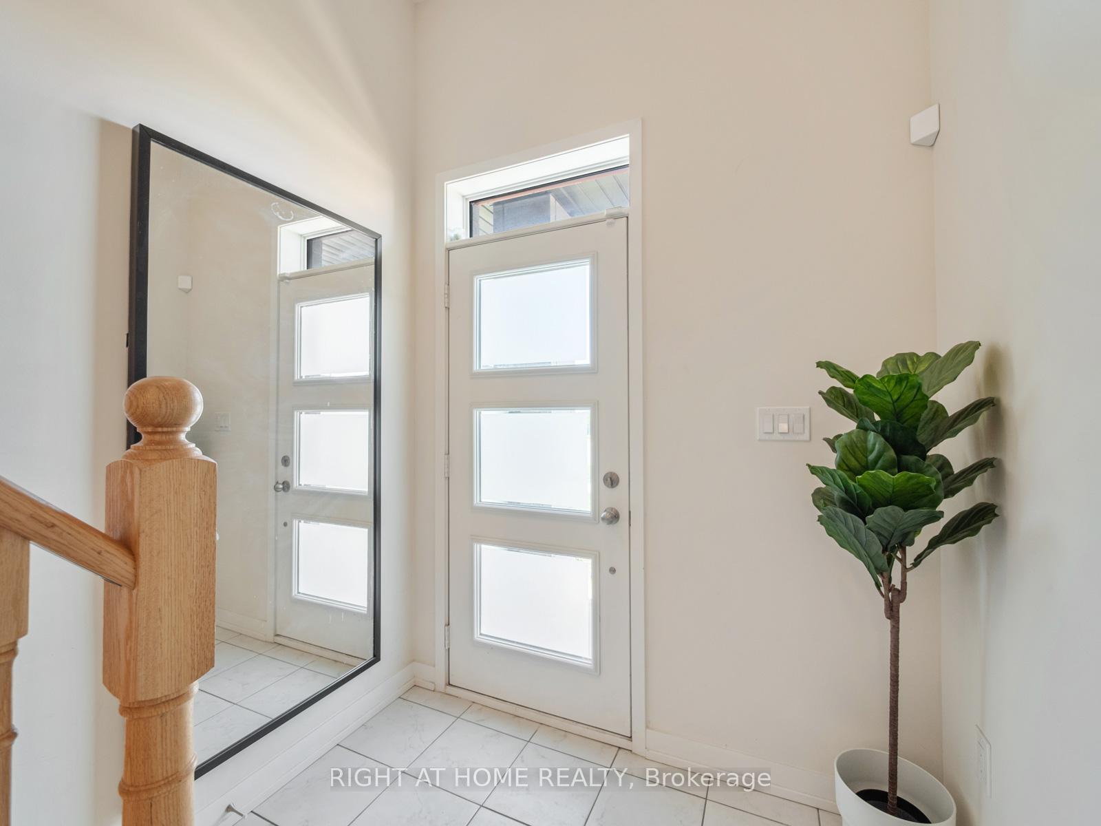 Photo 4 of Unit 403, 2550 Castlegate Crossing, Pickering, Duffin Heights — HOMEH
