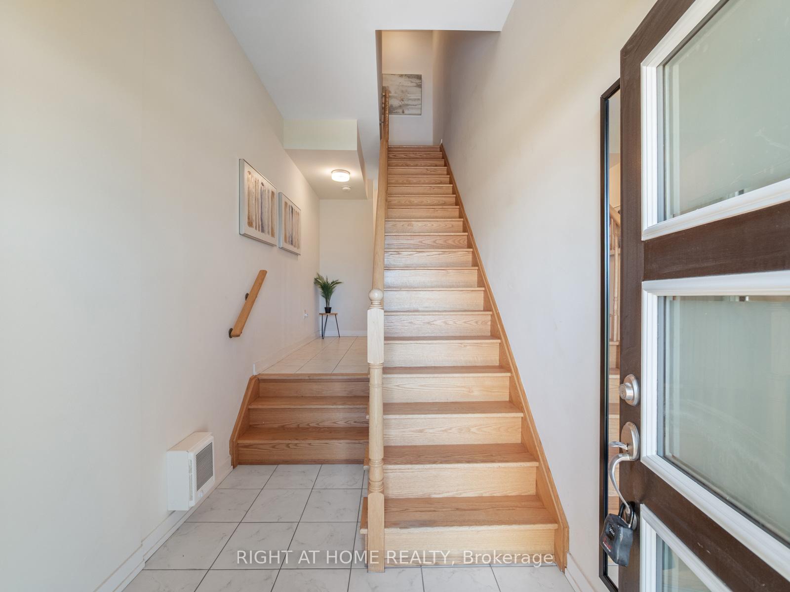 Photo 5 of Unit 403, 2550 Castlegate Crossing, Pickering, Duffin Heights — HOMEH