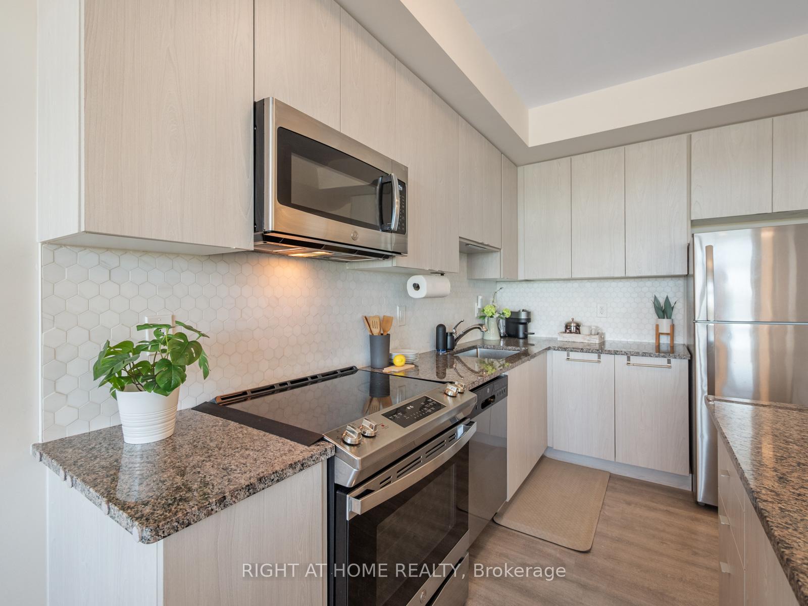 Photo 12 of Unit 403, 2550 Castlegate Crossing, Pickering, Duffin Heights — HOMEH