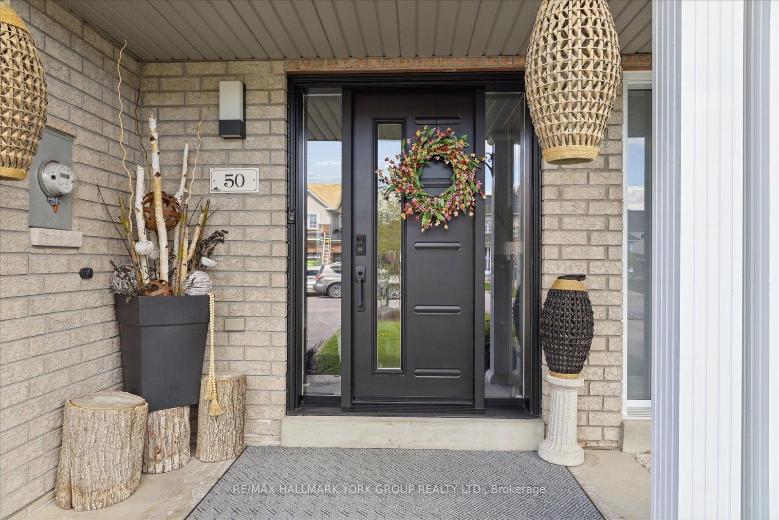 Photo 3 of 50 Hammill Heights, East Gwillimbury, Mt Albert — HOMEH