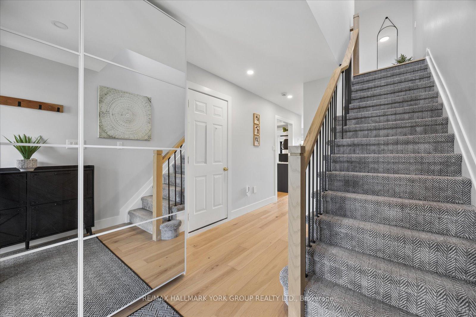 Photo 5 of 50 Hammill Heights, East Gwillimbury, Mt Albert — HOMEH