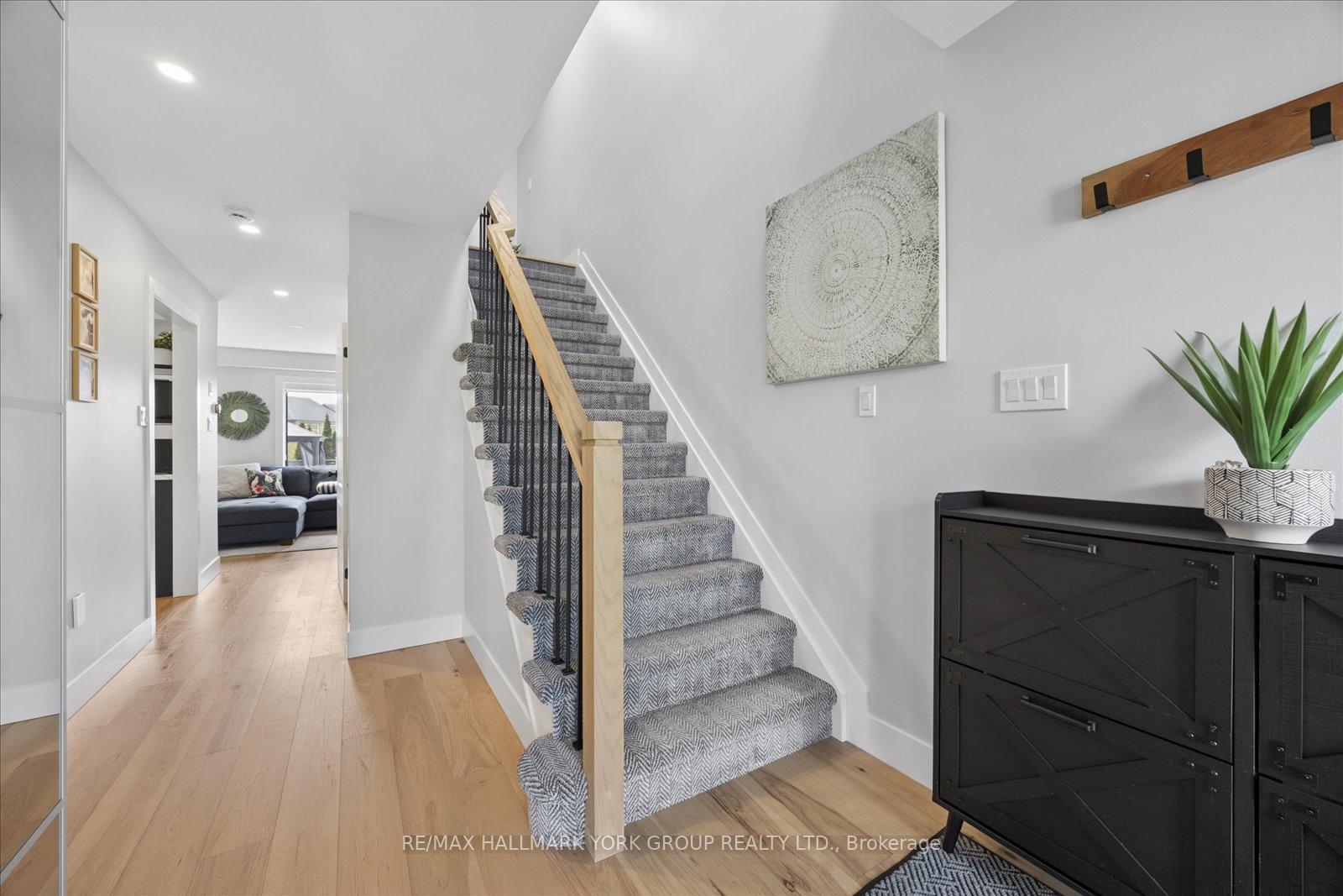 Photo 6 of 50 Hammill Heights, East Gwillimbury, Mt Albert — HOMEH