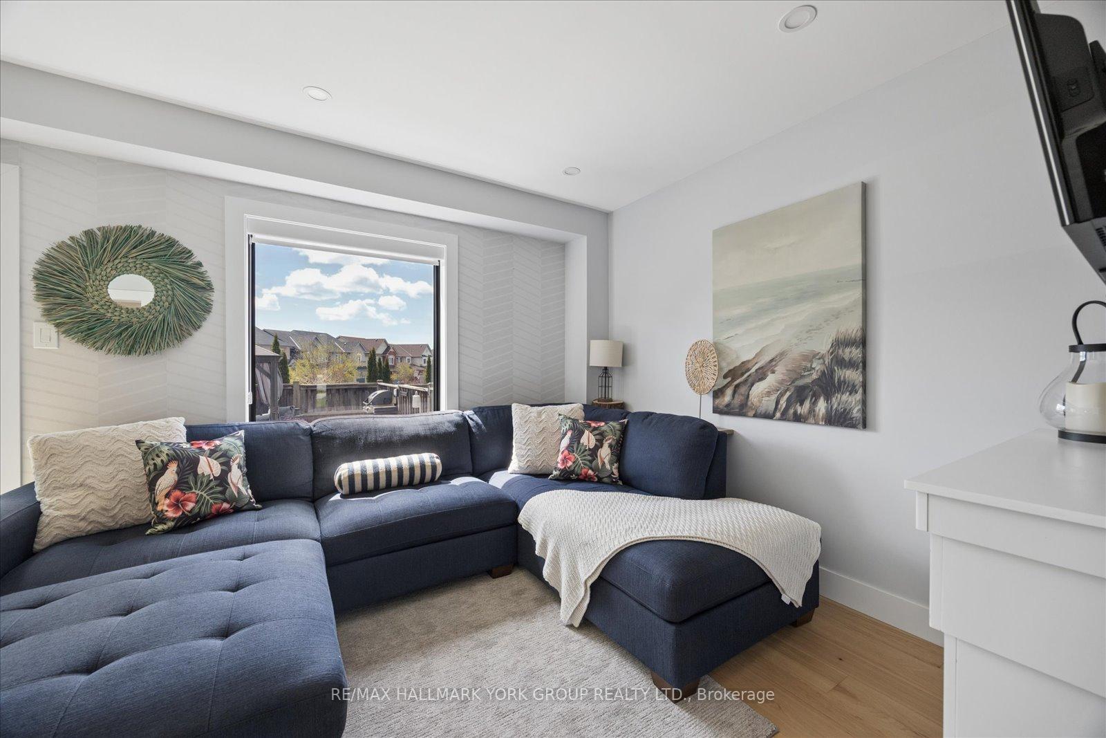 Photo 8 of 50 Hammill Heights, East Gwillimbury, Mt Albert — HOMEH