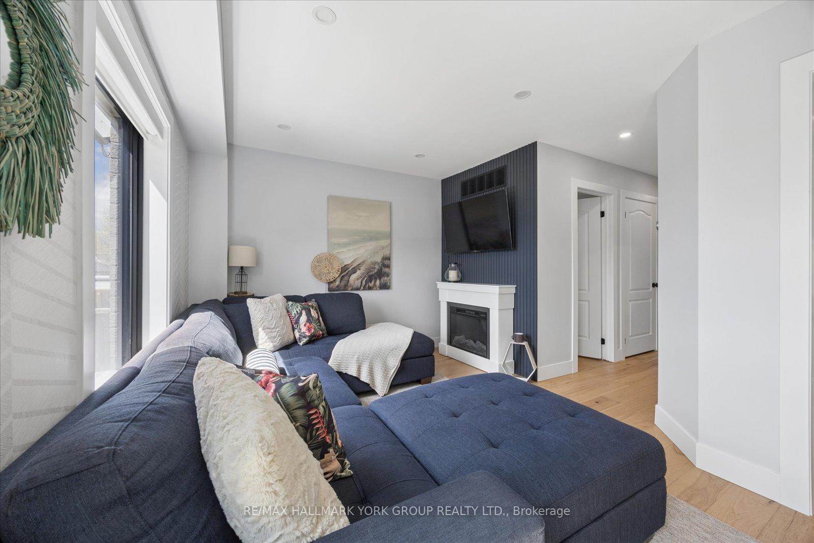 Photo 10 of 50 Hammill Heights, East Gwillimbury, Mt Albert — HOMEH