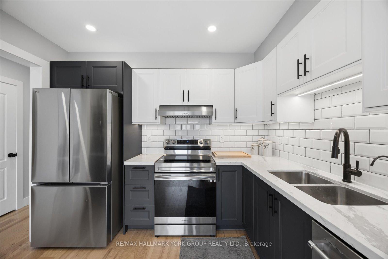 Photo 15 of 50 Hammill Heights, East Gwillimbury, Mt Albert — HOMEH