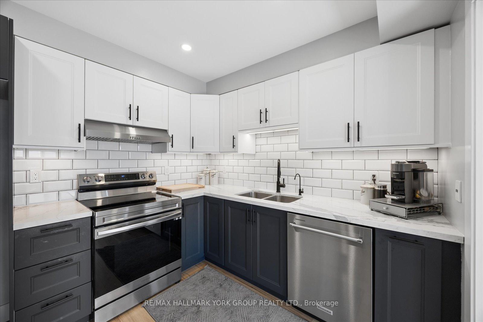 Photo 16 of 50 Hammill Heights, East Gwillimbury, Mt Albert — HOMEH