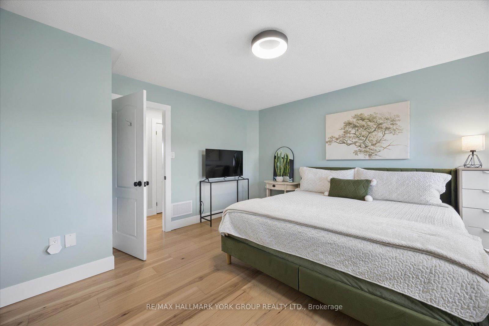 Photo 24 of 50 Hammill Heights, East Gwillimbury, Mt Albert — HOMEH