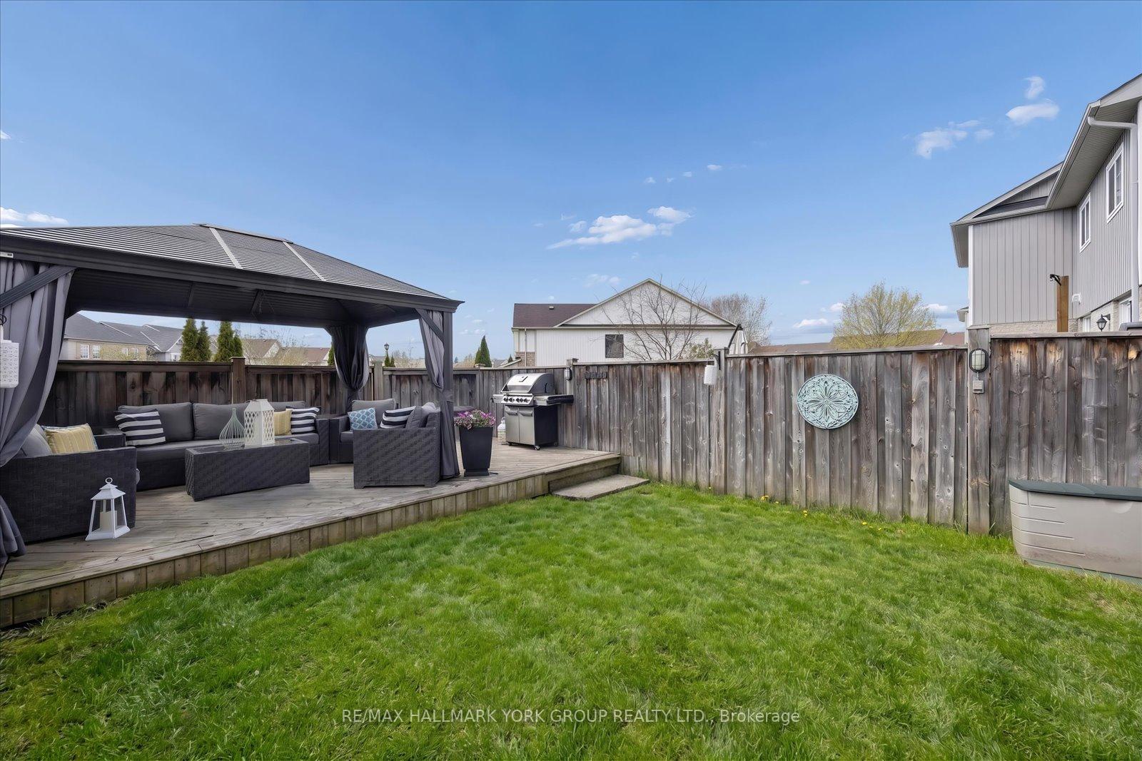 Photo 38 of 50 Hammill Heights, East Gwillimbury, Mt Albert — HOMEH