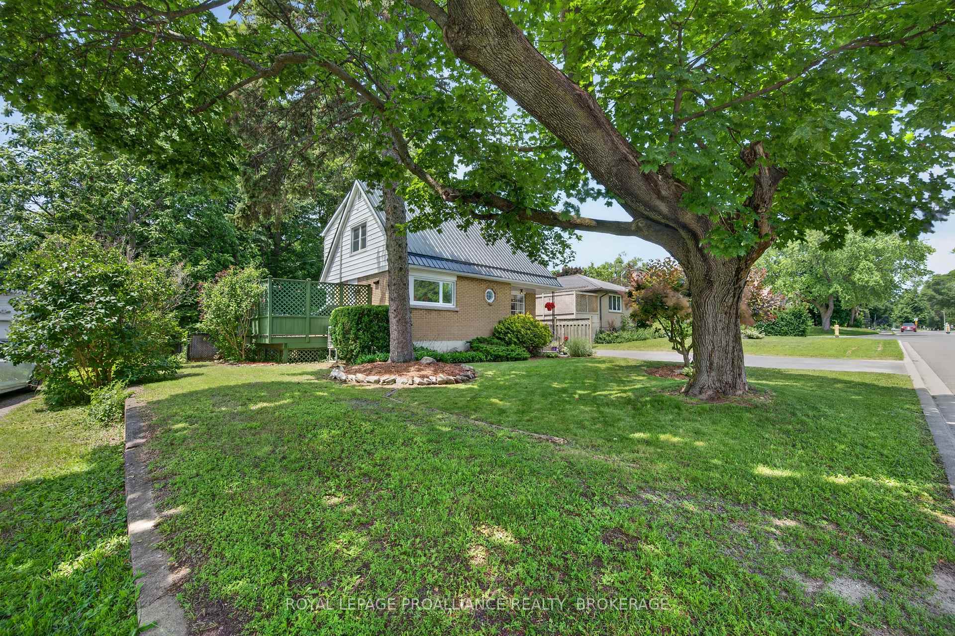 Photo 2 of 288 Yonge Street, Kingston, Central City West — HOMEH