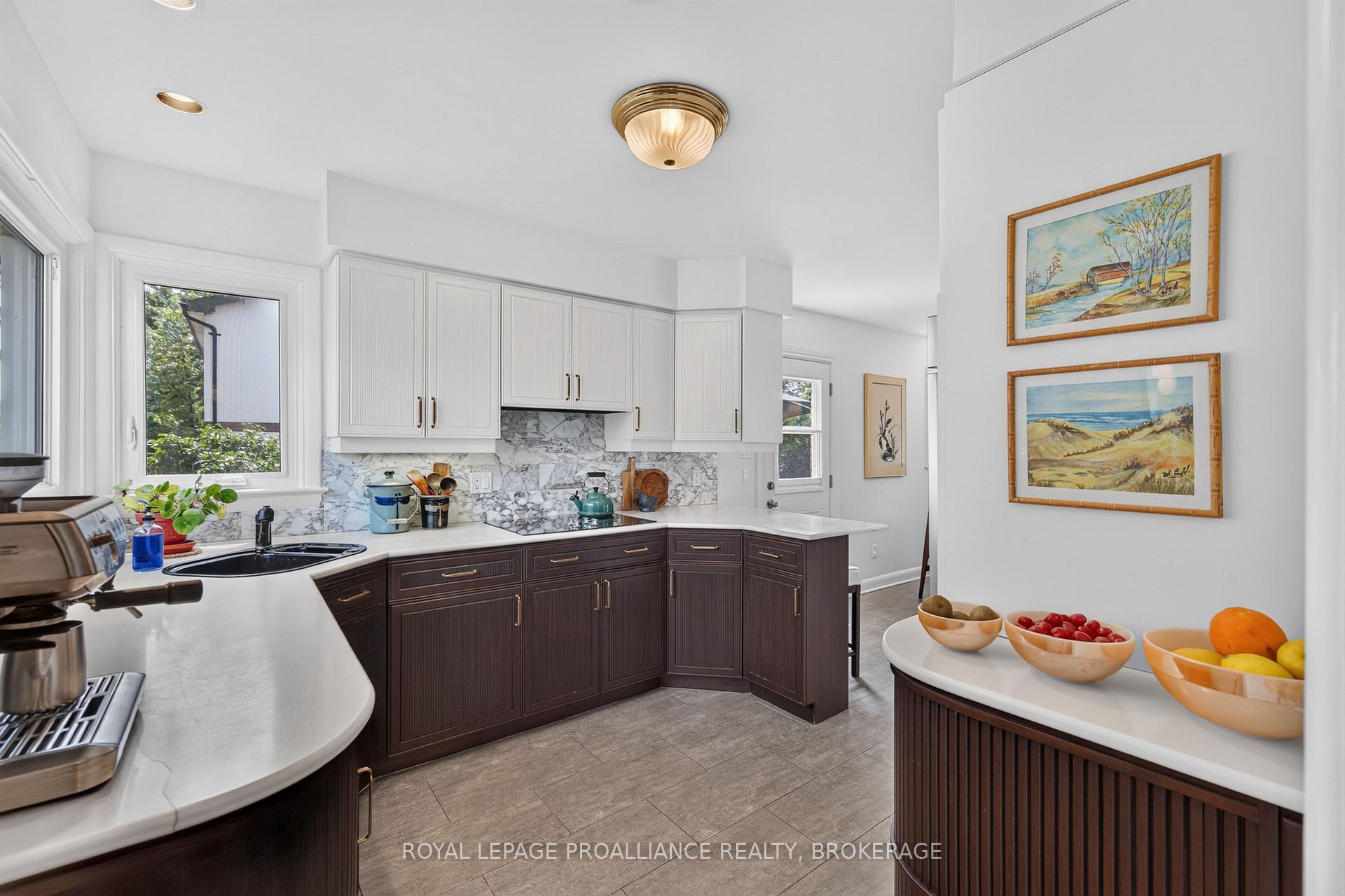 Photo 5 of 288 Yonge Street, Kingston, Central City West — HOMEH