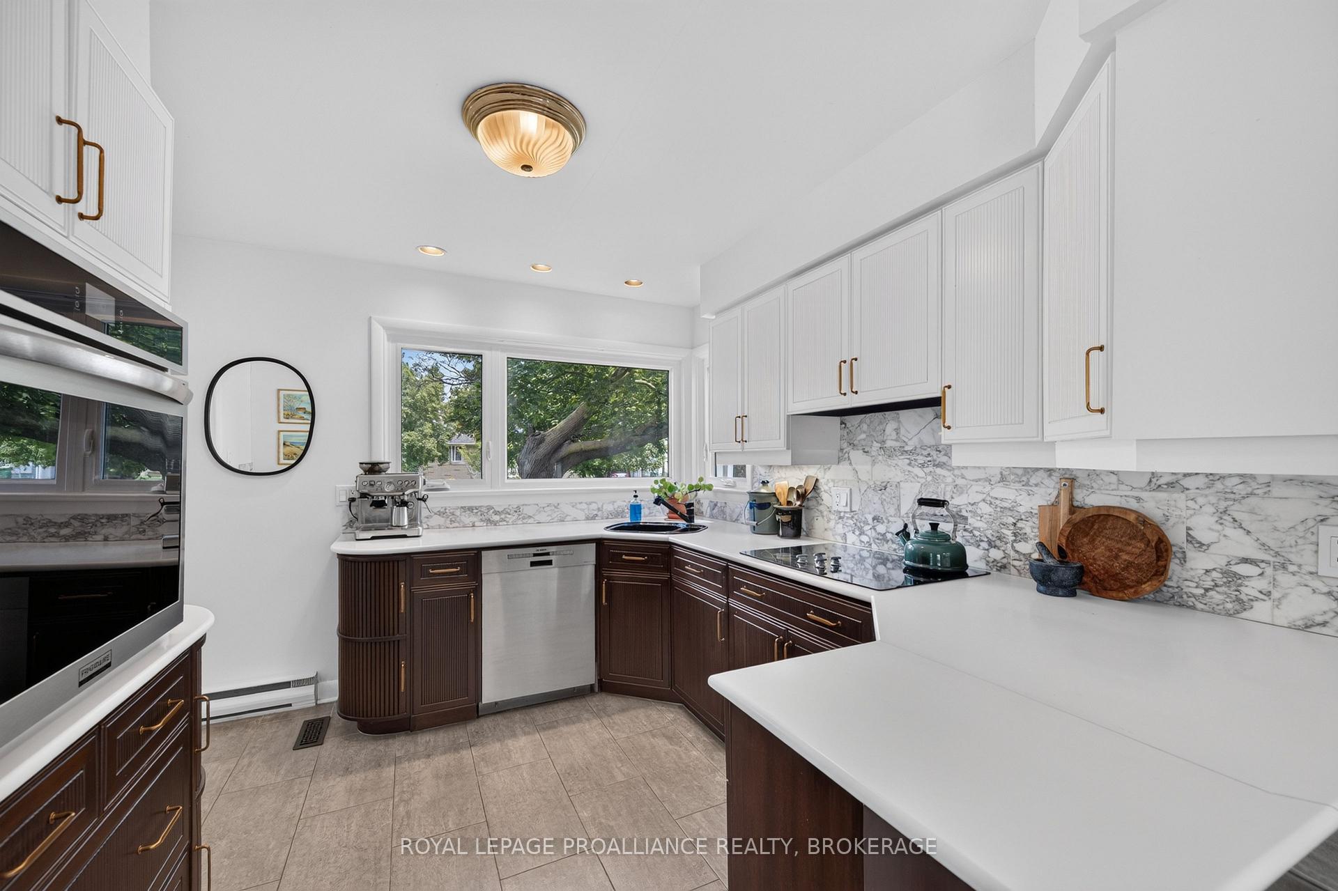 Photo 6 of 288 Yonge Street, Kingston, Central City West — HOMEH