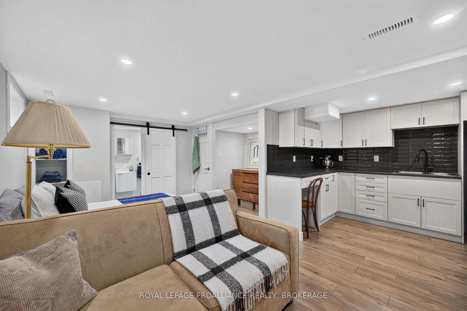 Photo 32 of 288 Yonge Street, Kingston, Central City West — HOMEH