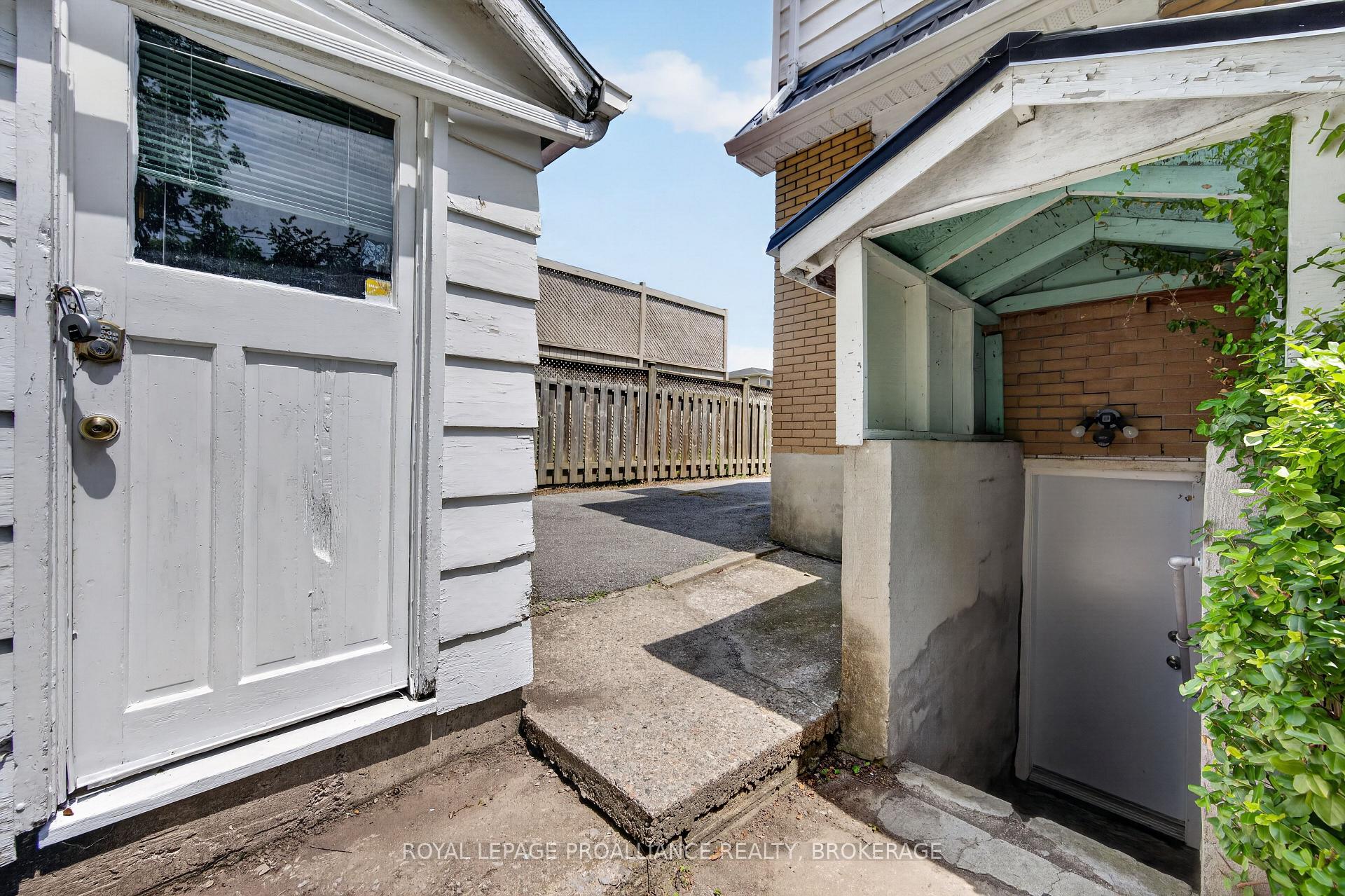 Photo 37 of 288 Yonge Street, Kingston, Central City West — HOMEH