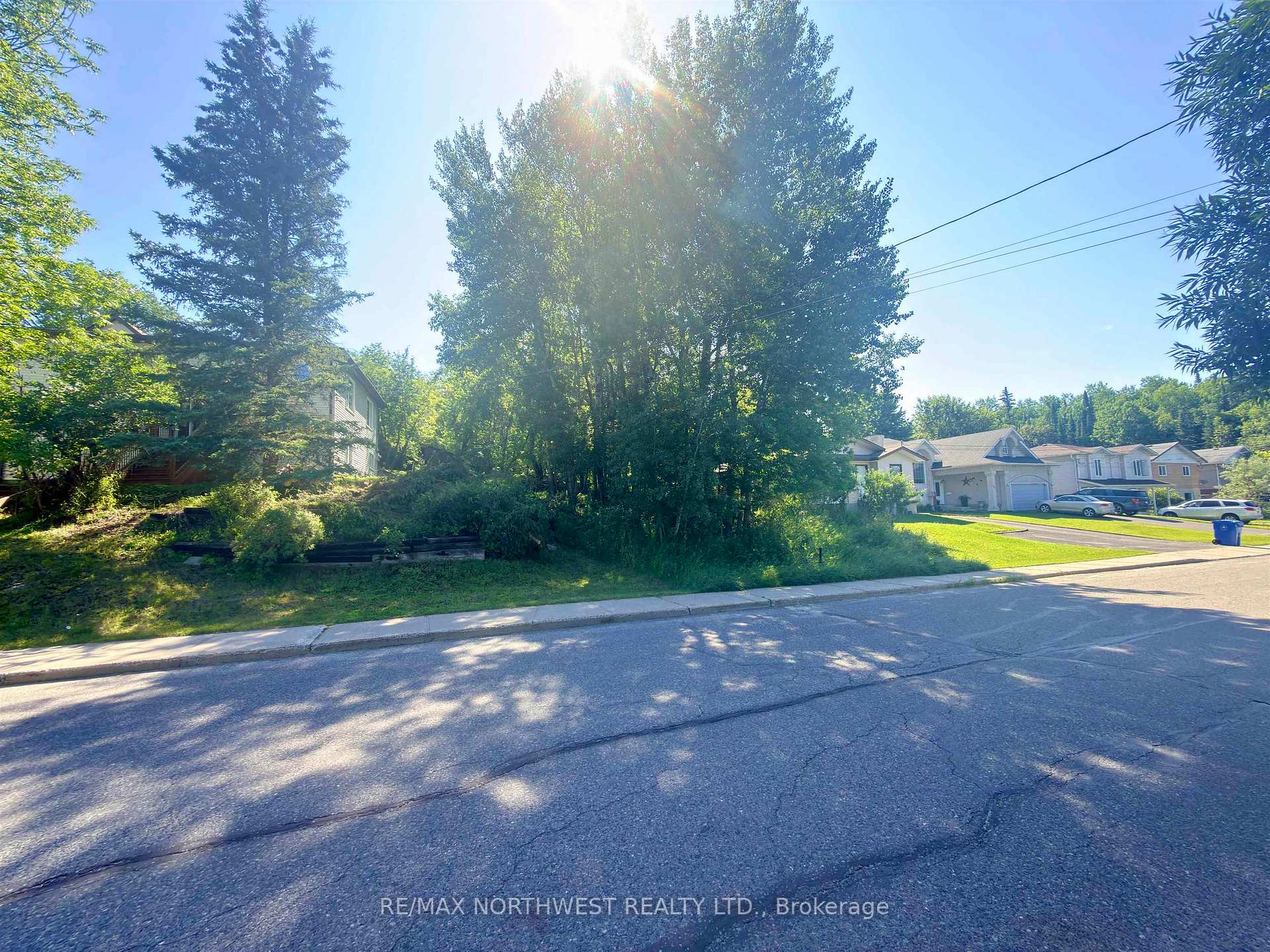 Photo of 881 4th Avenue S