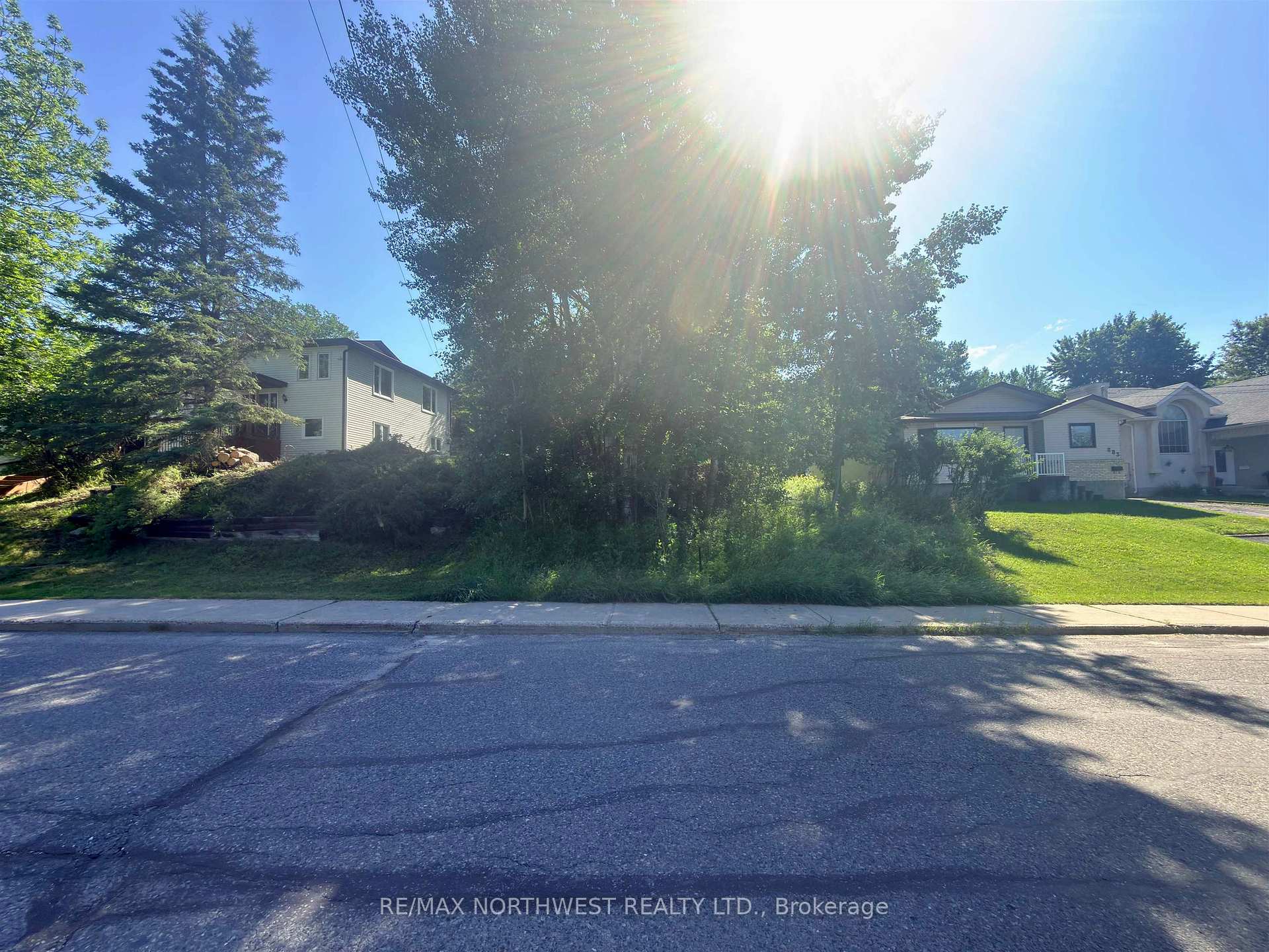 Photo 2 of 881 4th Avenue S, Kenora, Lakeside — HOMEH