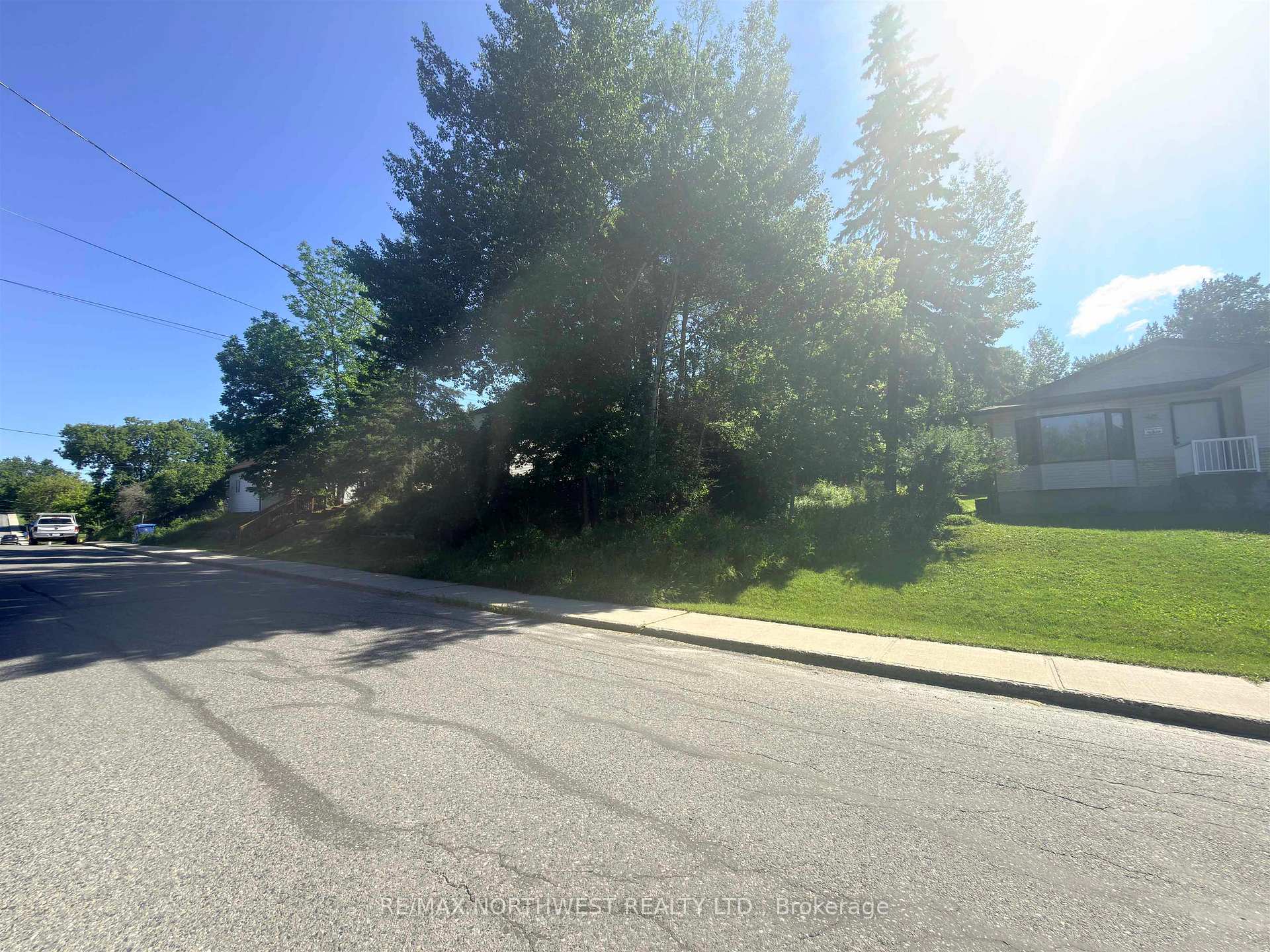 Photo 3 of 881 4th Avenue S, Kenora, Lakeside — HOMEH