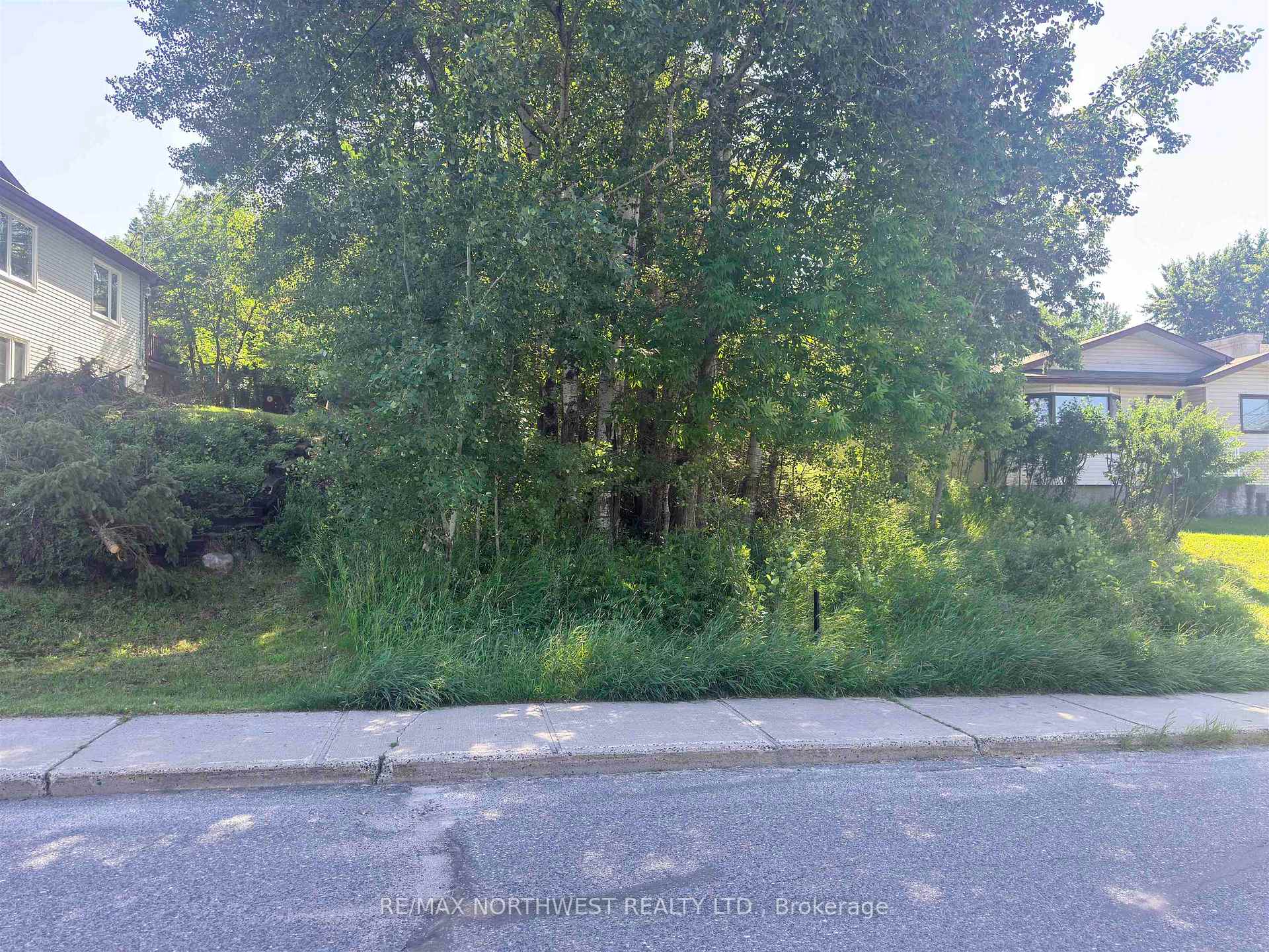 Photo 4 of 881 4th Avenue S, Kenora, Lakeside — HOMEH