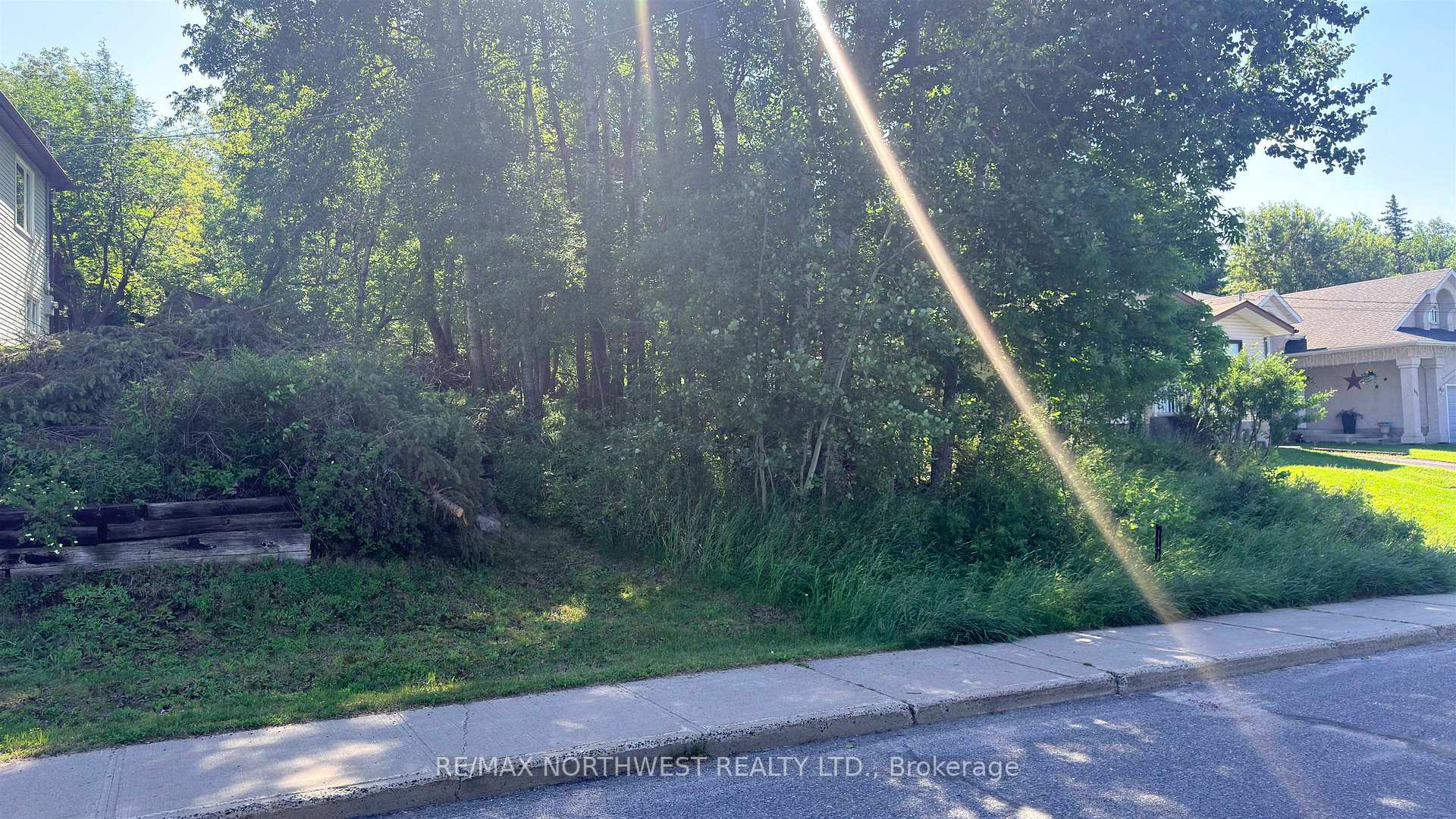 Photo 6 of 881 4th Avenue S, Kenora, Lakeside — HOMEH