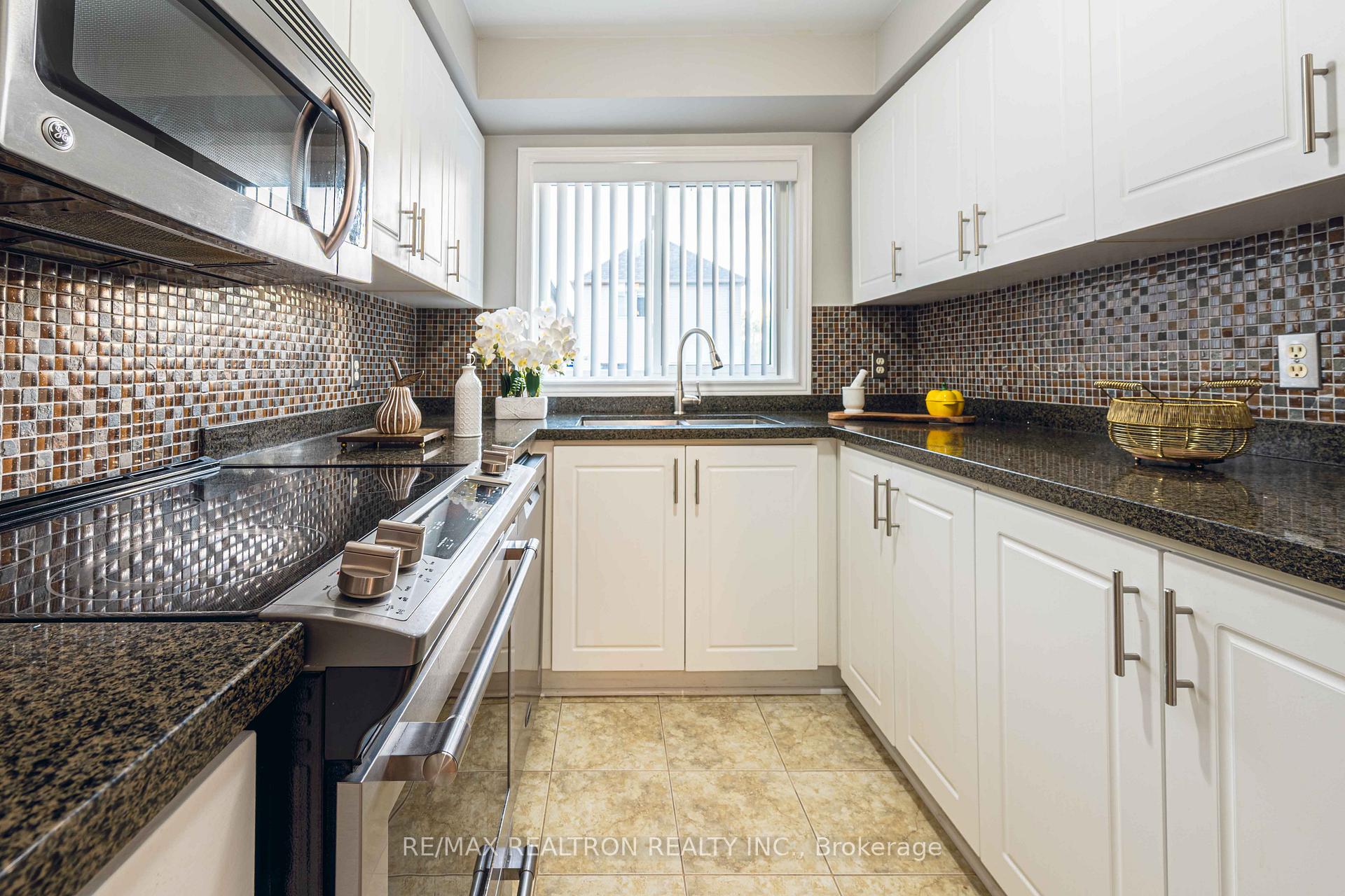 Photo 10 of 41 Lax Avenue, Ajax, Central — HOMEH