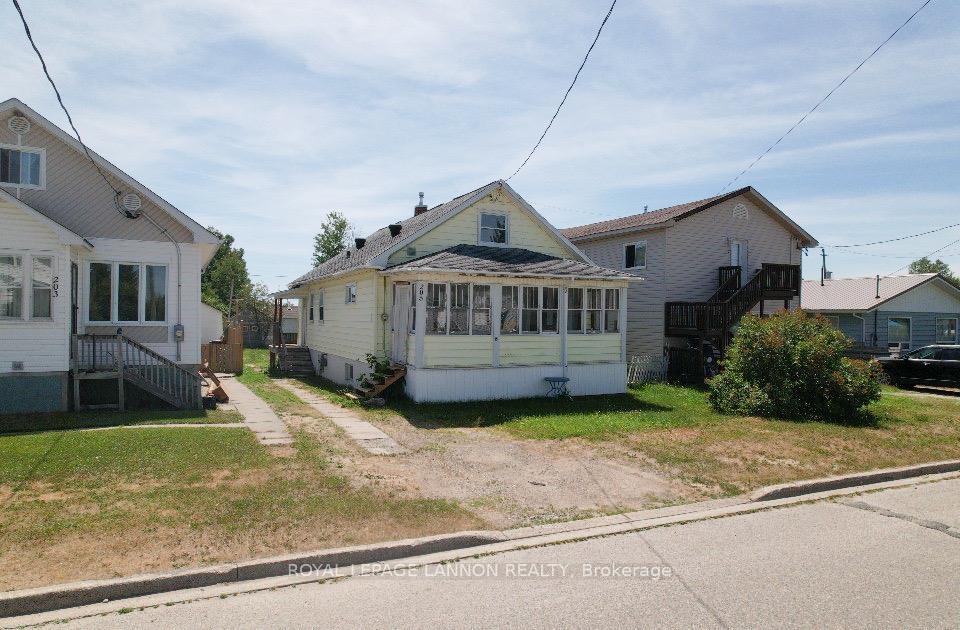 Photo 2 of 205 Second Avenue, Greenstone, Geraldton — HOMEH