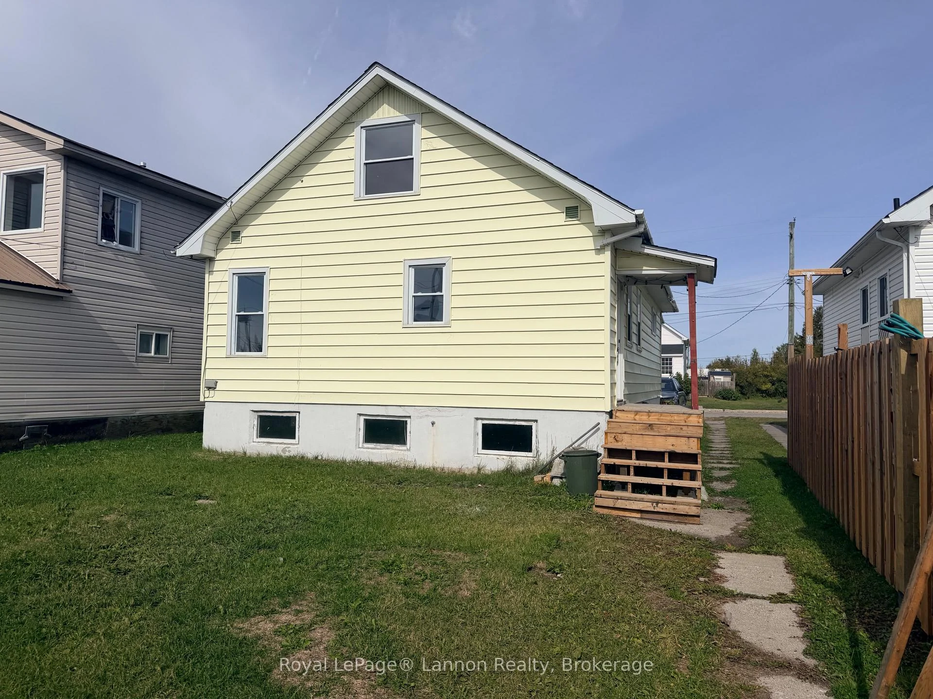 Photo 3 of 205 Second Avenue, Greenstone, Geraldton — HOMEH